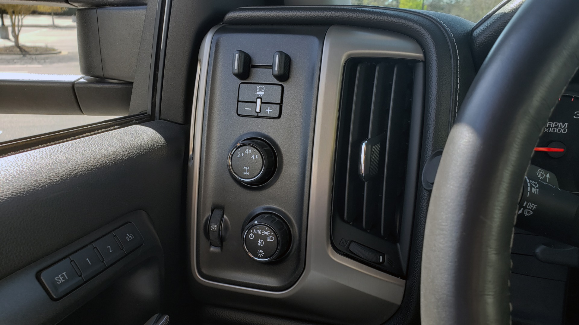 Used 2015 GMC SIERRA 2500HD DENALI 4WD CREWCAB / 6.6L DURAMAX / 6-SPD AUTO / NAV / BOSE for sale Sold at Formula Imports in Charlotte NC 28227 46