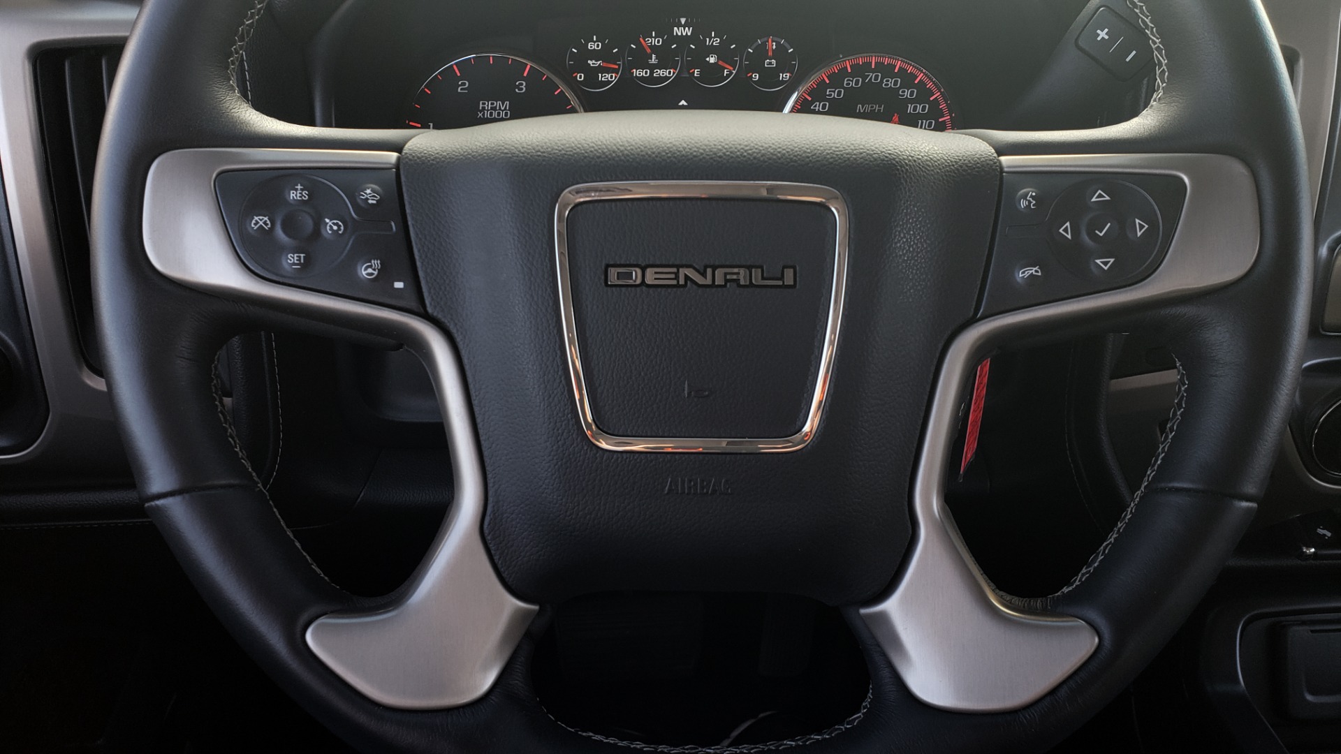 Used 2015 GMC SIERRA 2500HD DENALI 4WD CREWCAB / 6.6L DURAMAX / 6-SPD AUTO / NAV / BOSE for sale Sold at Formula Imports in Charlotte NC 28227 47