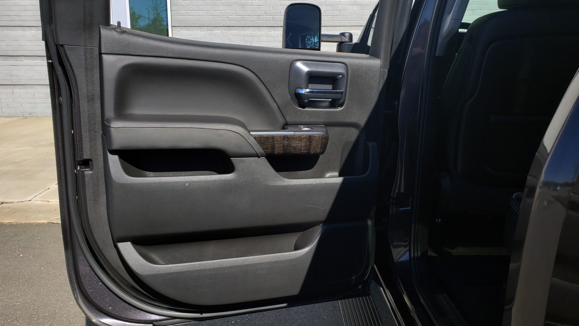 Used 2015 GMC SIERRA 2500HD DENALI 4WD CREWCAB / 6.6L DURAMAX / 6-SPD AUTO / NAV / BOSE for sale Sold at Formula Imports in Charlotte NC 28227 69