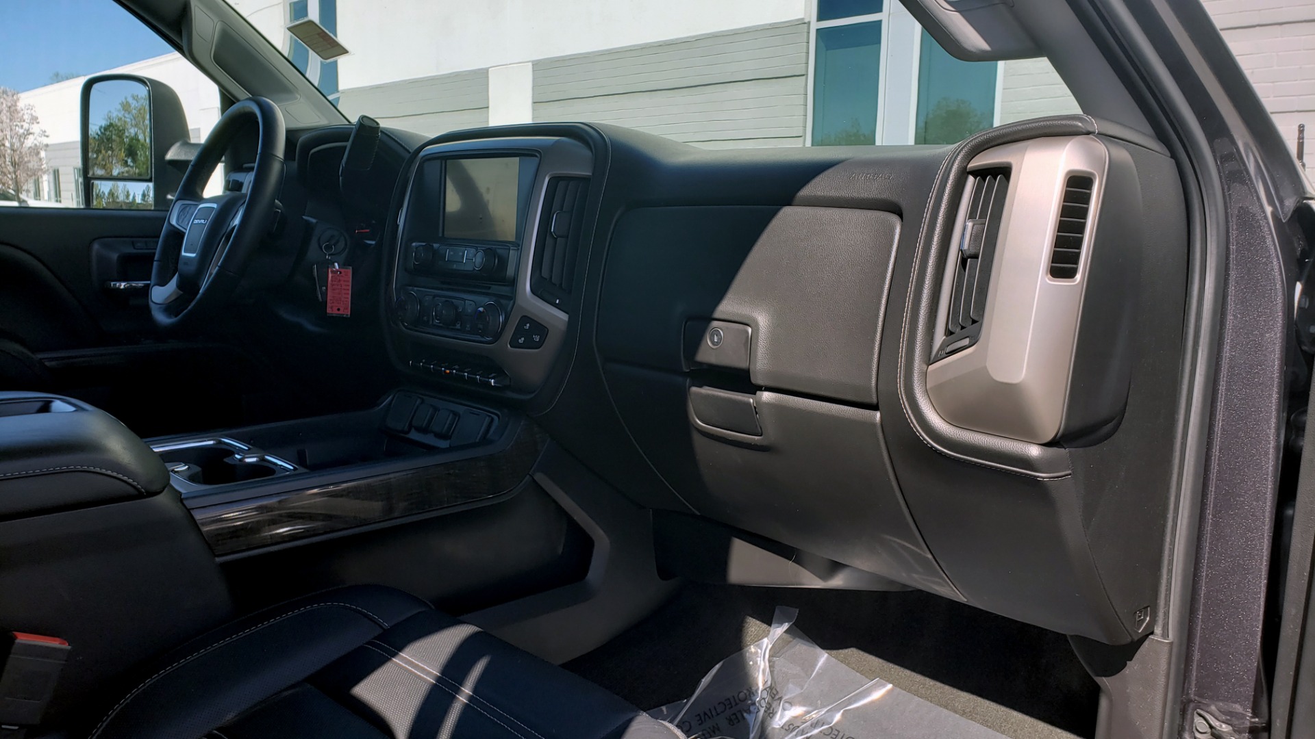 Used 2015 GMC SIERRA 2500HD DENALI 4WD CREWCAB / 6.6L DURAMAX / 6-SPD AUTO / NAV / BOSE for sale Sold at Formula Imports in Charlotte NC 28227 78