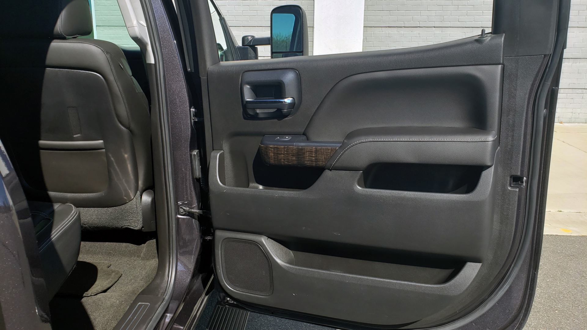 Used 2015 GMC SIERRA 2500HD DENALI 4WD CREWCAB / 6.6L DURAMAX / 6-SPD AUTO / NAV / BOSE for sale Sold at Formula Imports in Charlotte NC 28227 79