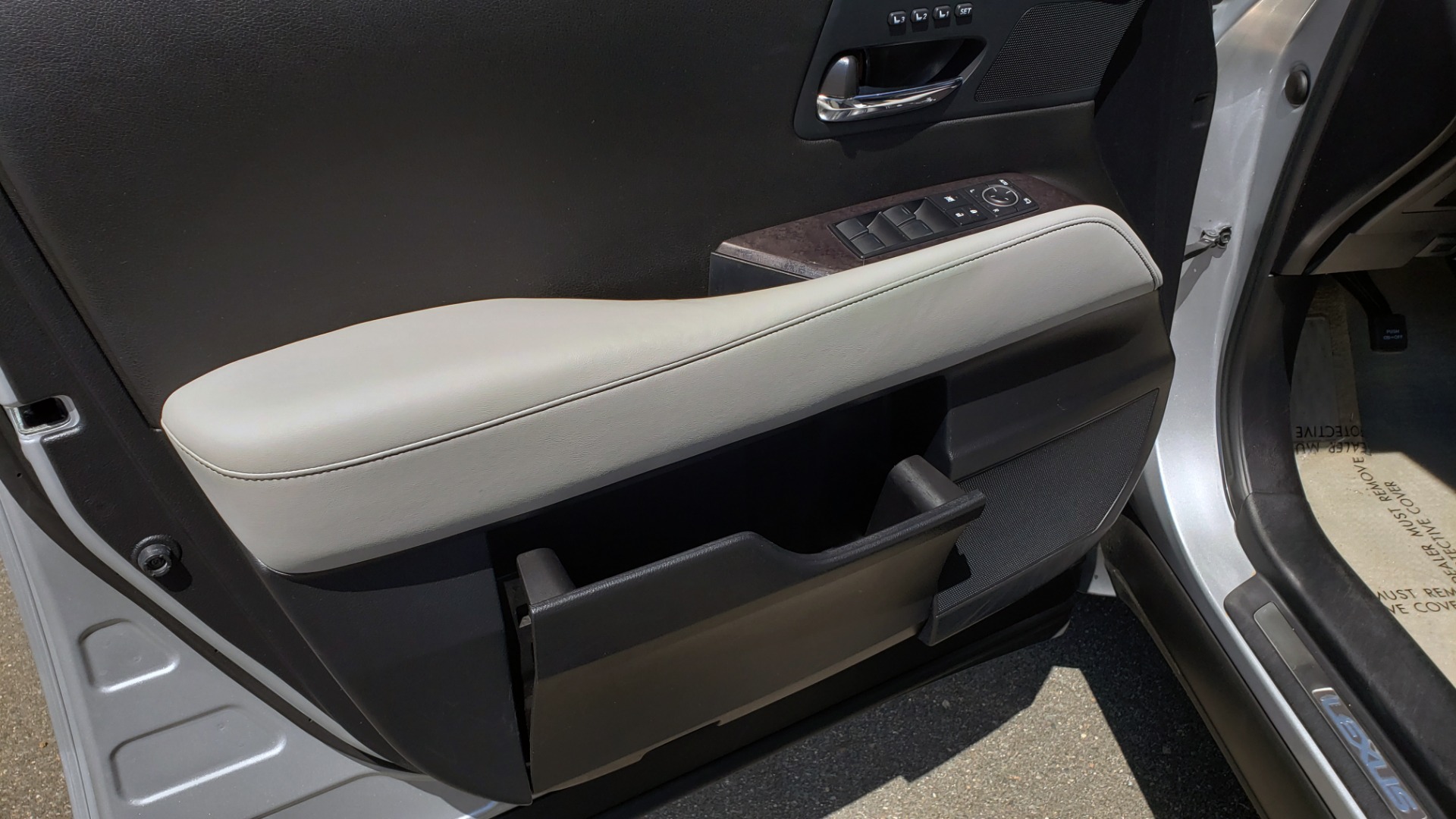 Used 2015 Lexus RX 450H AWD / PREM PKG / NAV / PARK ASST / HUD / BLIND SPOT MONITOR for sale Sold at Formula Imports in Charlotte NC 28227 33