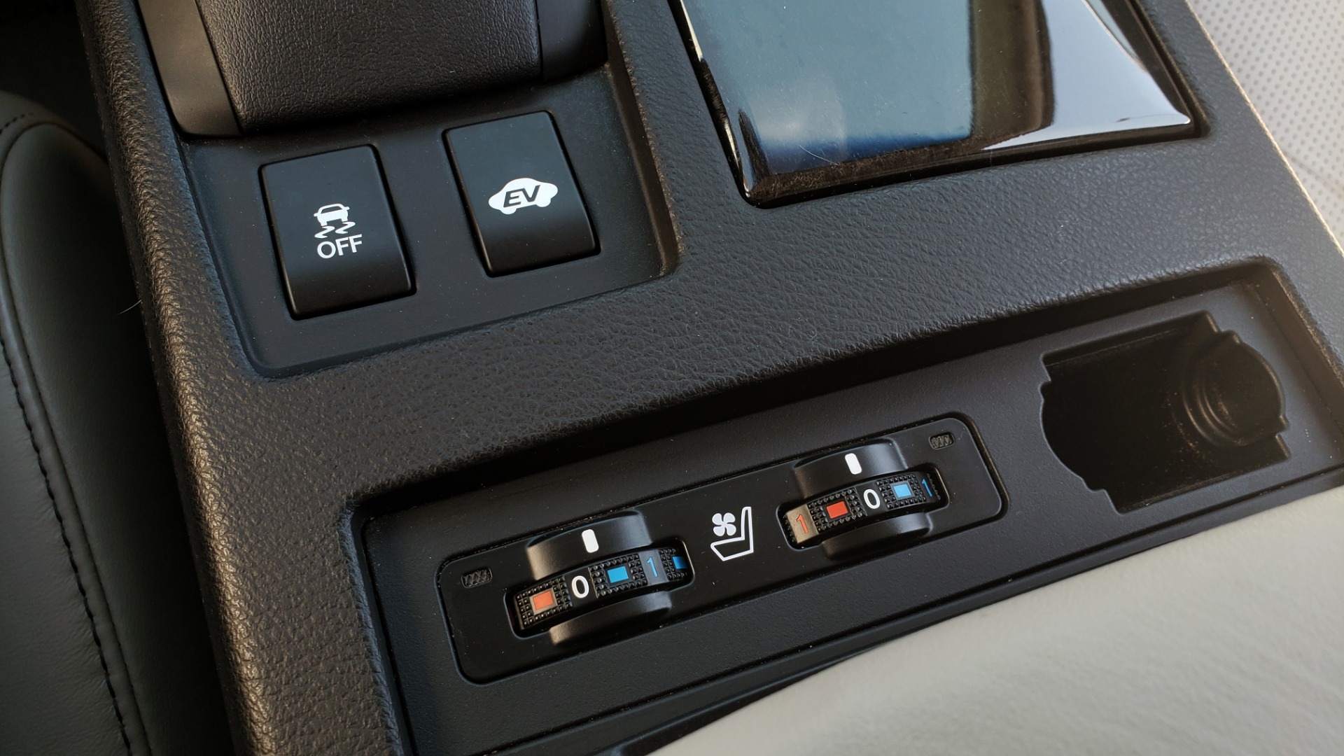 Used 2015 Lexus RX 450H AWD / PREM PKG / NAV / PARK ASST / HUD / BLIND SPOT MONITOR for sale Sold at Formula Imports in Charlotte NC 28227 54