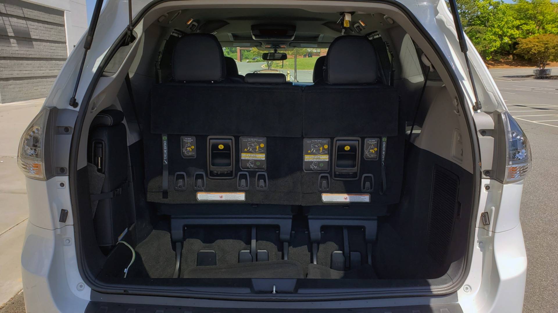 Used 2015 Toyota SIENNA SE 3.5L / FWD / 3-ROWS / 8-PASS / SUNROOF / DVD / REARVIEW for sale Sold at Formula Imports in Charlotte NC 28227 15