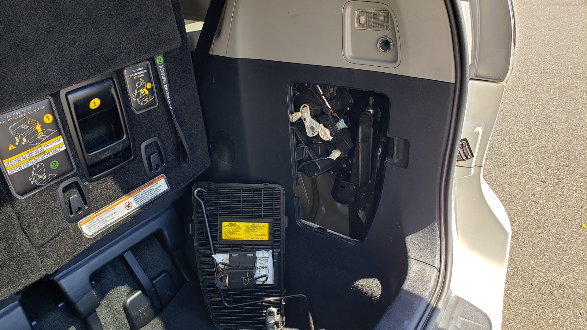 Used 2015 Toyota SIENNA SE 3.5L / FWD / 3-ROWS / 8-PASS / SUNROOF / DVD / REARVIEW for sale Sold at Formula Imports in Charlotte NC 28227 18