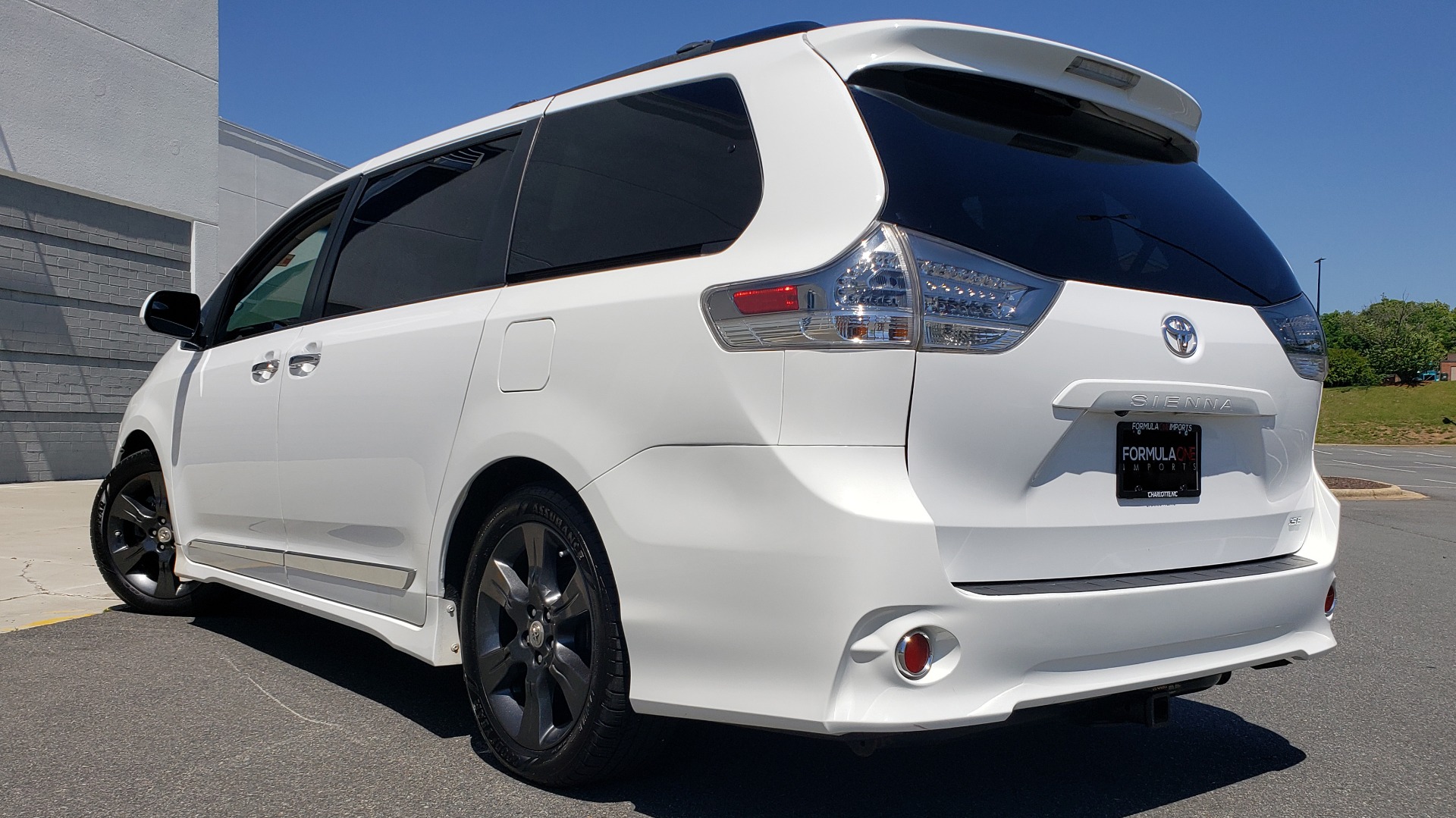 Used 2015 Toyota SIENNA SE 3.5L / FWD / 3-ROWS / 8-PASS / SUNROOF / DVD / REARVIEW for sale Sold at Formula Imports in Charlotte NC 28227 2