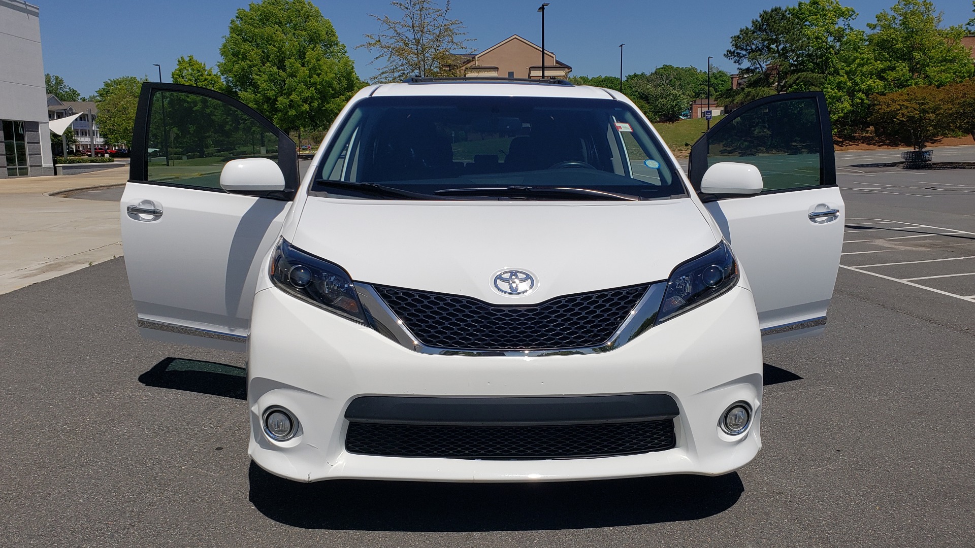 Used 2015 Toyota SIENNA SE 3.5L / FWD / 3-ROWS / 8-PASS / SUNROOF / DVD / REARVIEW for sale Sold at Formula Imports in Charlotte NC 28227 22