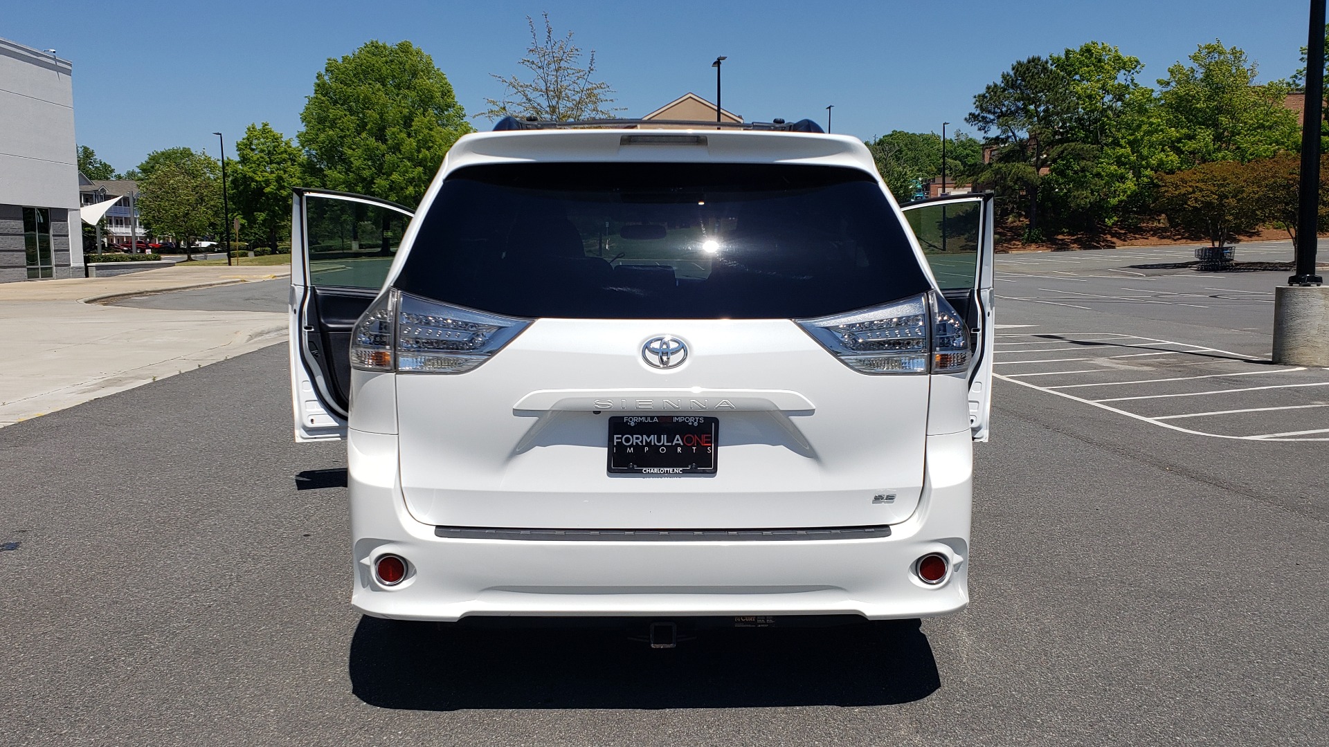 Used 2015 Toyota SIENNA SE 3.5L / FWD / 3-ROWS / 8-PASS / SUNROOF / DVD / REARVIEW for sale Sold at Formula Imports in Charlotte NC 28227 29