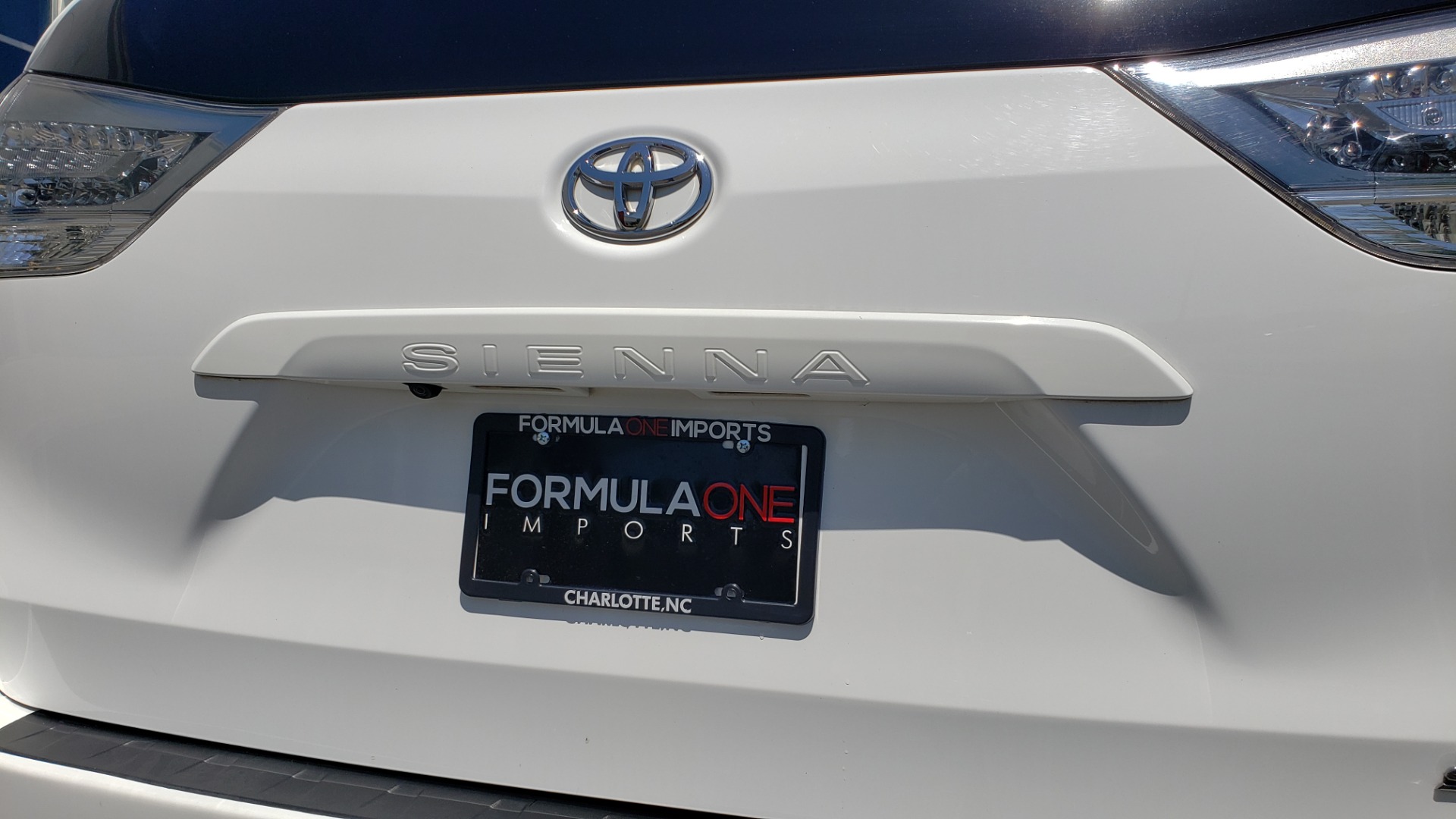 Used 2015 Toyota SIENNA SE 3.5L / FWD / 3-ROWS / 8-PASS / SUNROOF / DVD / REARVIEW for sale Sold at Formula Imports in Charlotte NC 28227 32