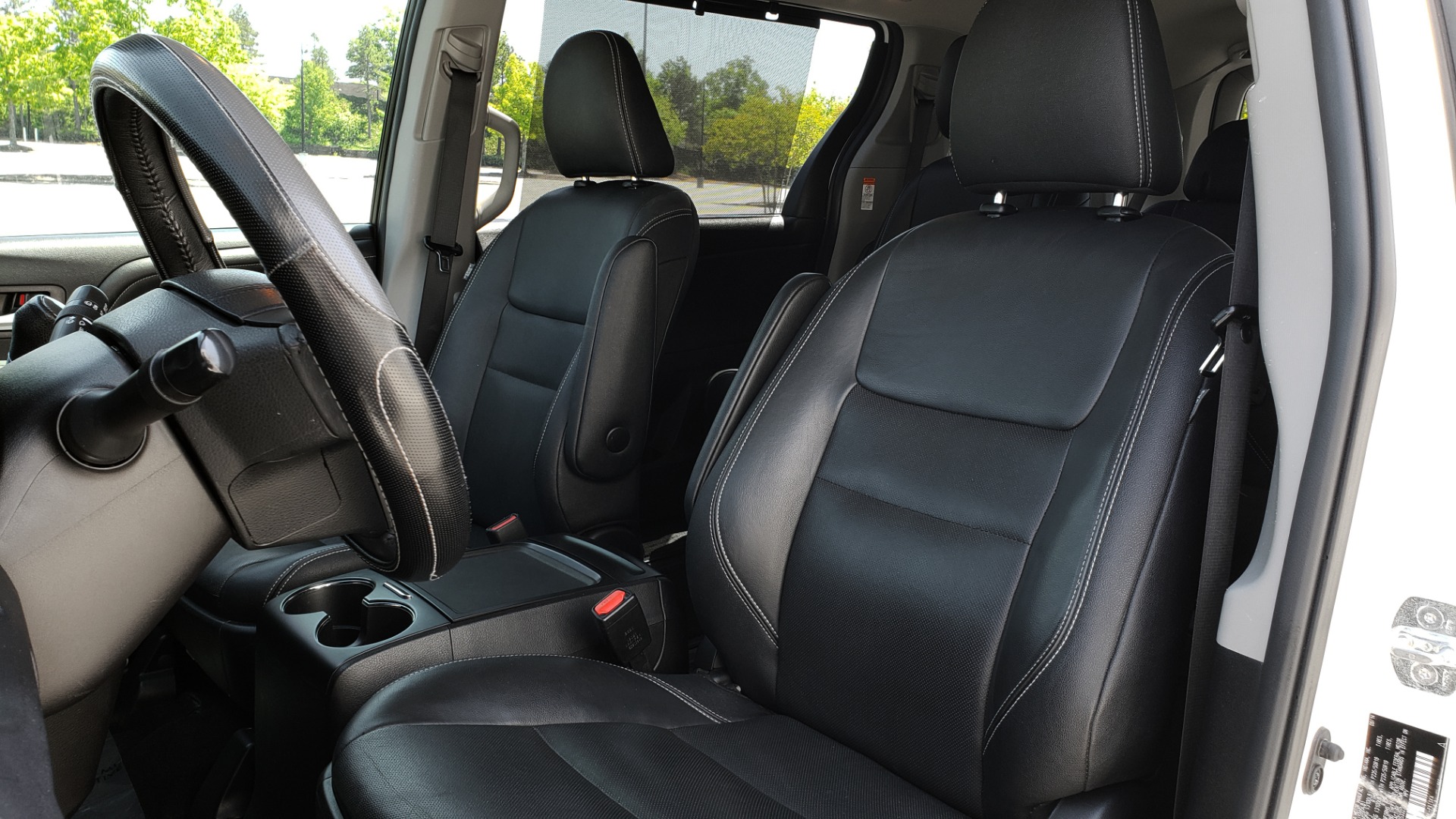 Used 2015 Toyota SIENNA SE 3.5L / FWD / 3-ROWS / 8-PASS / SUNROOF / DVD / REARVIEW for sale Sold at Formula Imports in Charlotte NC 28227 39