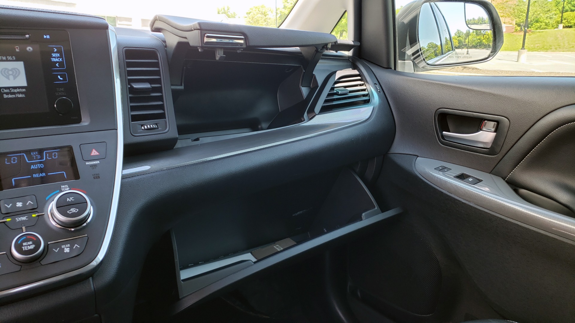 Used 2015 Toyota SIENNA SE 3.5L / FWD / 3-ROWS / 8-PASS / SUNROOF / DVD / REARVIEW for sale Sold at Formula Imports in Charlotte NC 28227 51