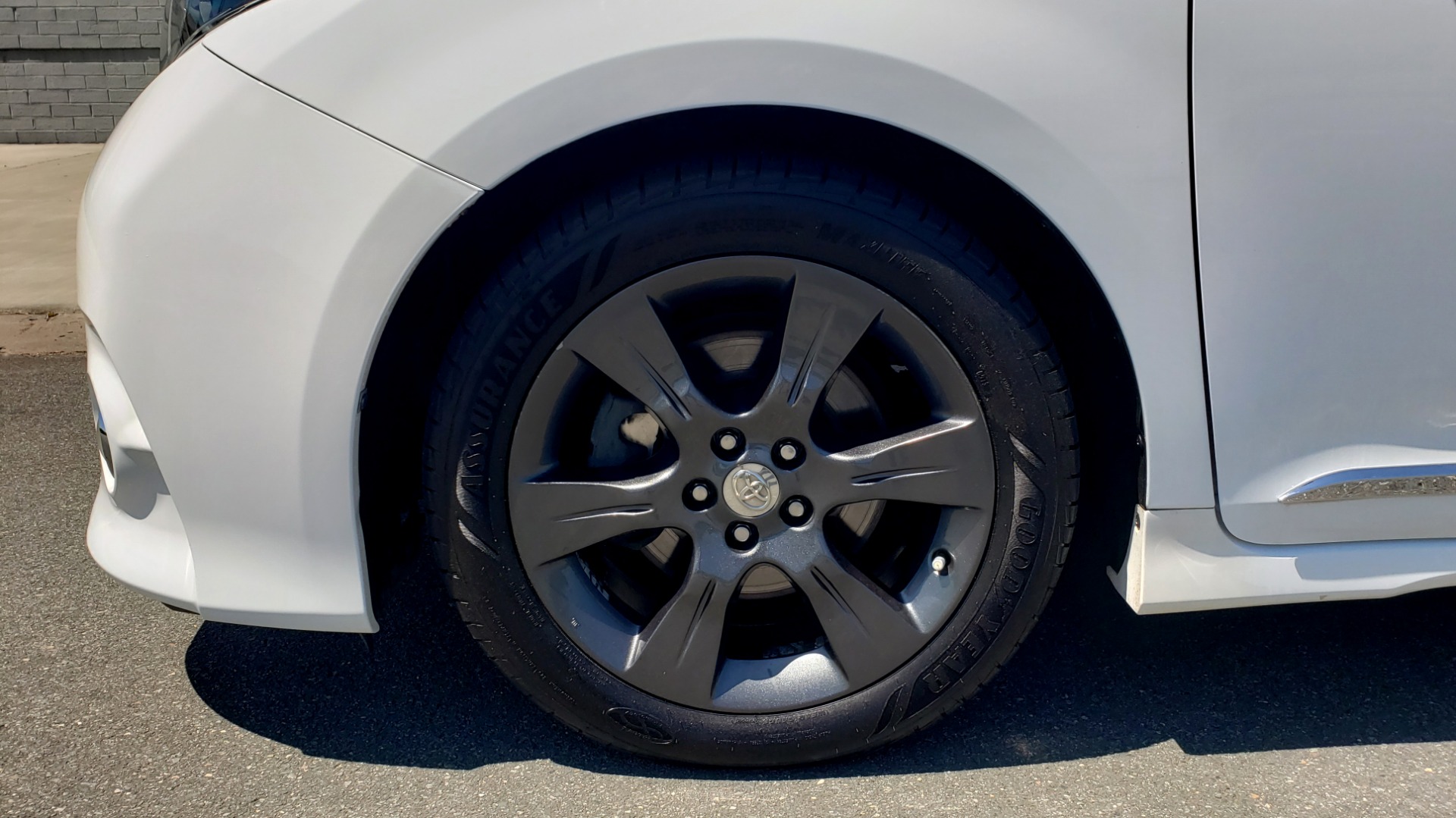 Used 2015 Toyota SIENNA SE 3.5L / FWD / 3-ROWS / 8-PASS / SUNROOF / DVD / REARVIEW for sale Sold at Formula Imports in Charlotte NC 28227 74
