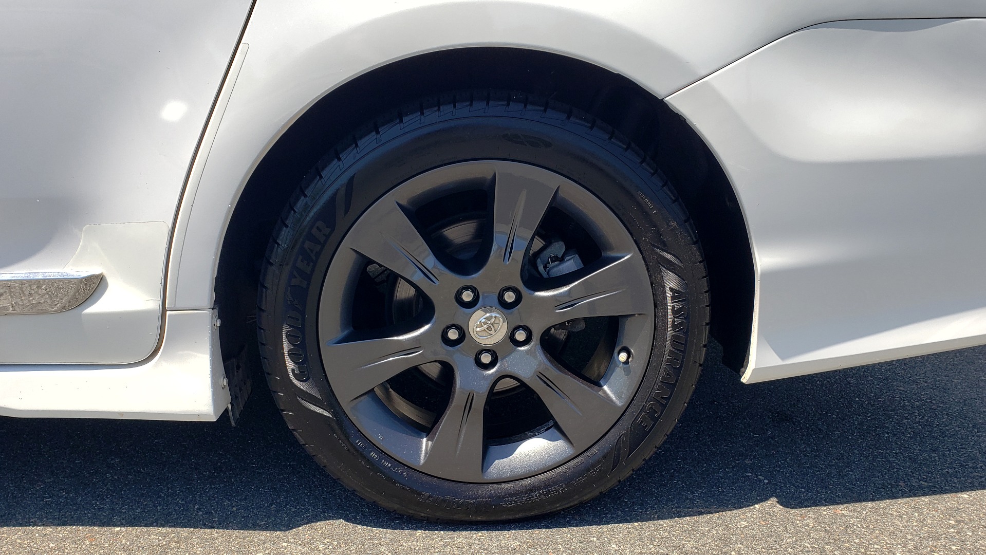 Used 2015 Toyota SIENNA SE 3.5L / FWD / 3-ROWS / 8-PASS / SUNROOF / DVD / REARVIEW for sale Sold at Formula Imports in Charlotte NC 28227 75