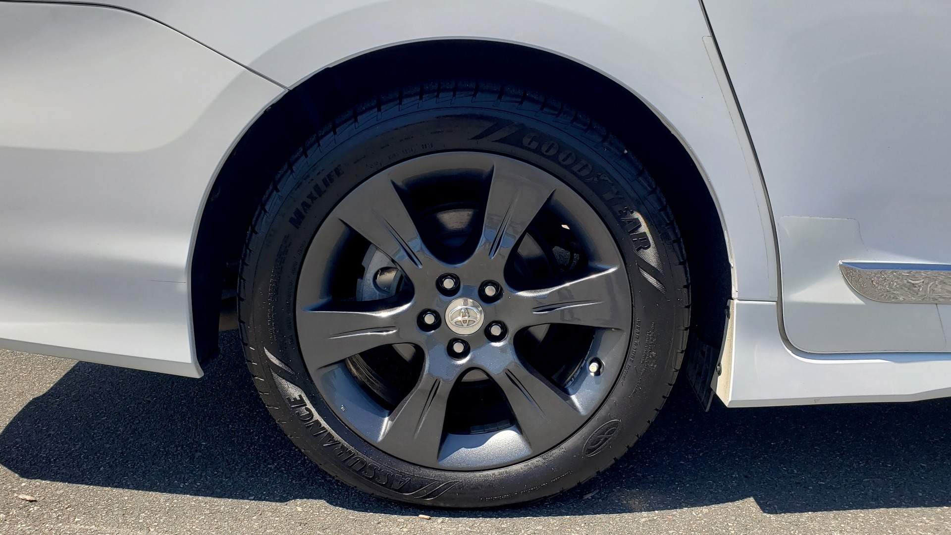 Used 2015 Toyota SIENNA SE 3.5L / FWD / 3-ROWS / 8-PASS / SUNROOF / DVD / REARVIEW for sale Sold at Formula Imports in Charlotte NC 28227 76