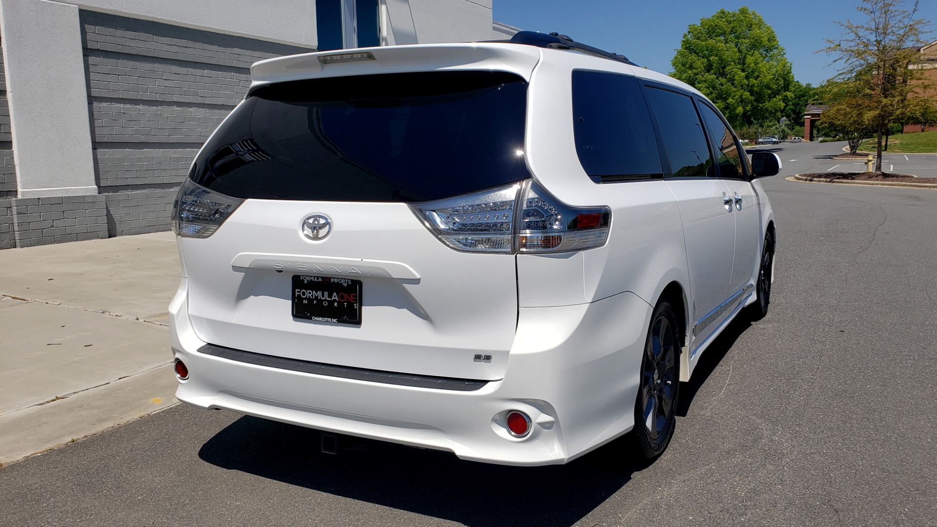 Used 2015 Toyota SIENNA SE 3.5L / FWD / 3-ROWS / 8-PASS / SUNROOF / DVD / REARVIEW for sale Sold at Formula Imports in Charlotte NC 28227 8