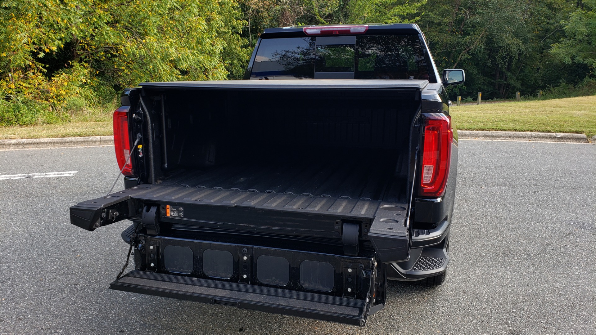 Used 2019 GMC SIERRA 1500 DENALI ULTIMATE 4WD / NAV / TECH PKG / DRVR ALRT for sale Sold at Formula Imports in Charlotte NC 28227 24