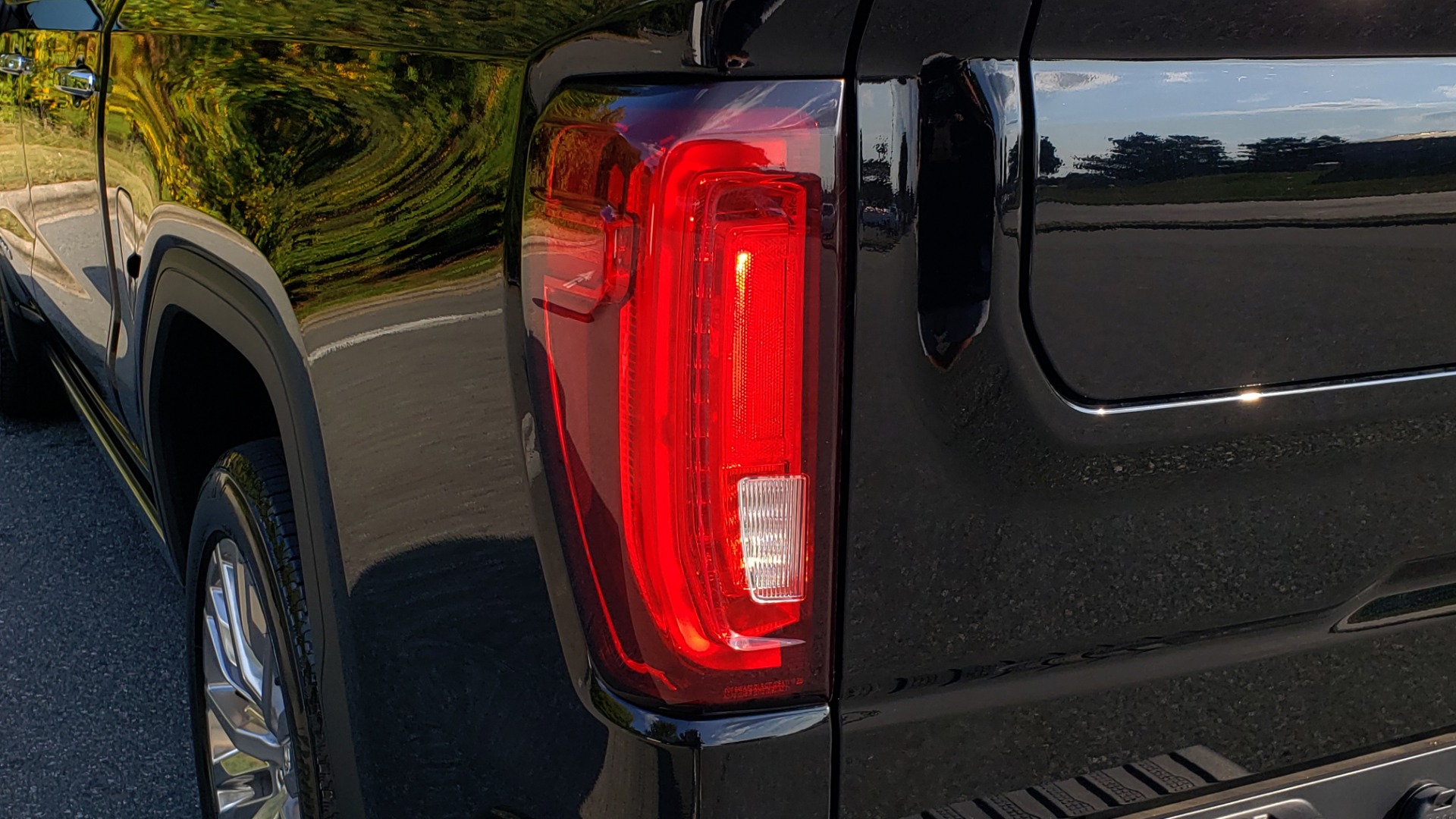 Used 2019 GMC SIERRA 1500 DENALI ULTIMATE 4WD / NAV / TECH PKG / DRVR ALRT for sale Sold at Formula Imports in Charlotte NC 28227 36