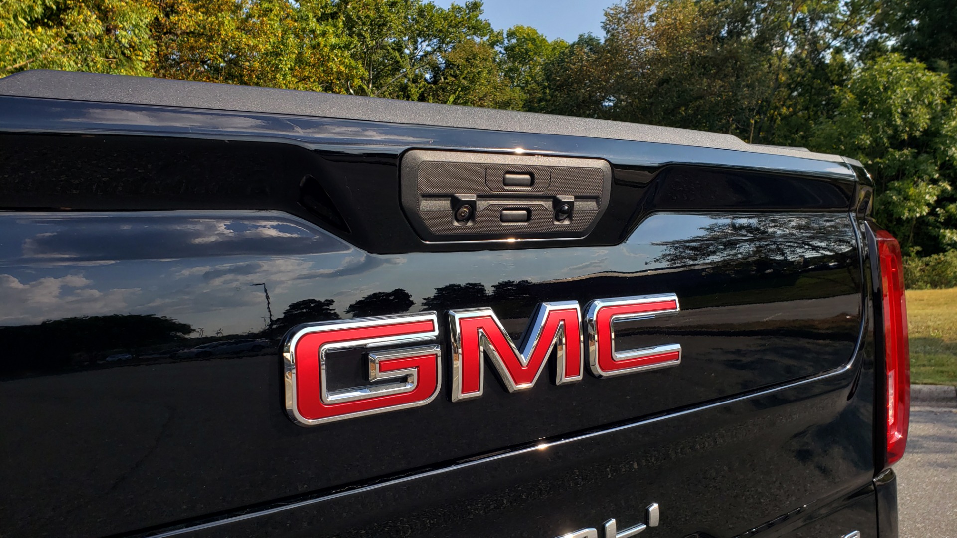 Used 2019 GMC SIERRA 1500 DENALI ULTIMATE 4WD / NAV / TECH PKG / DRVR ALRT for sale Sold at Formula Imports in Charlotte NC 28227 39