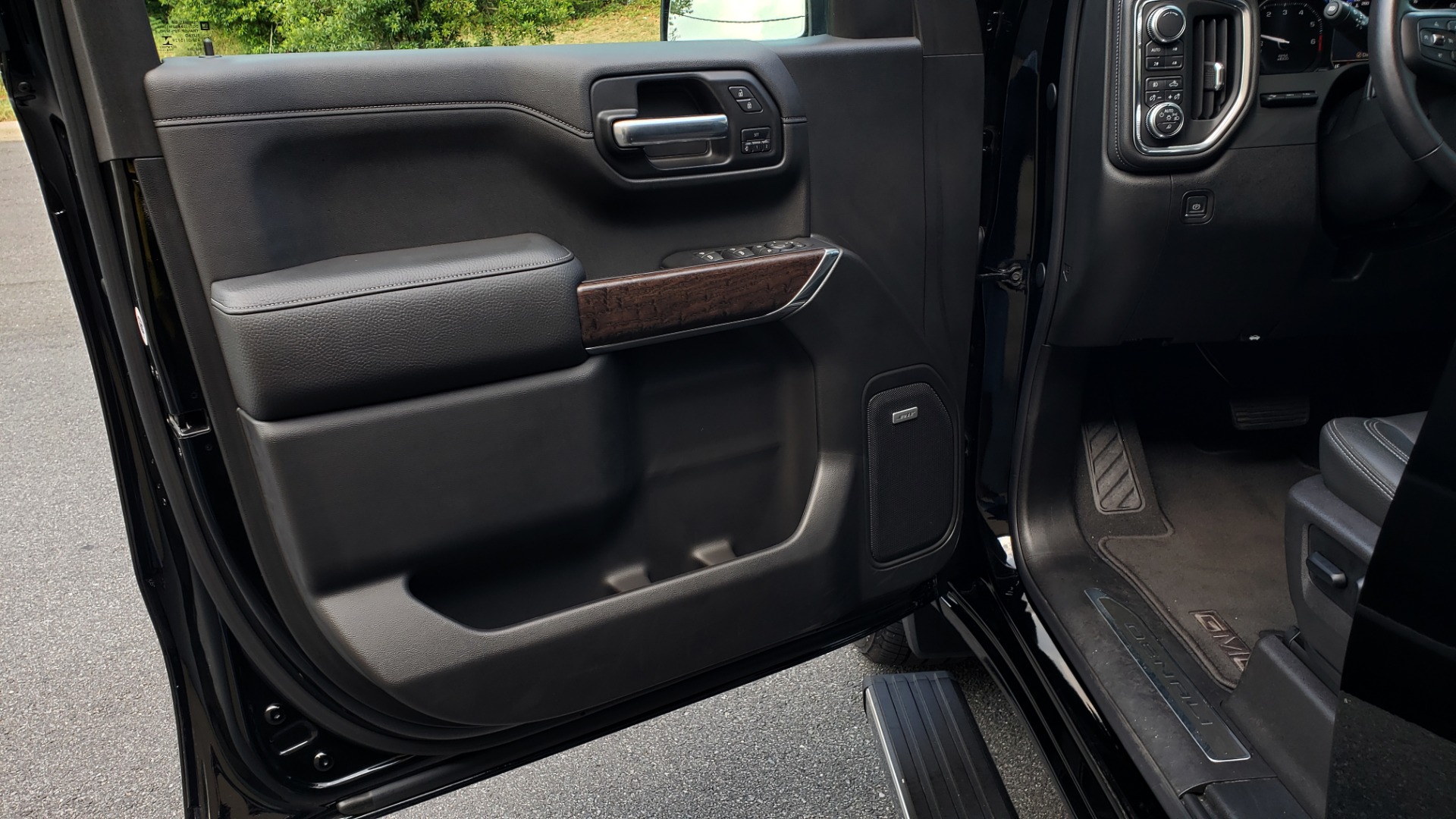 Used 2019 GMC SIERRA 1500 DENALI ULTIMATE 4WD / NAV / TECH PKG / DRVR ALRT for sale Sold at Formula Imports in Charlotte NC 28227 40