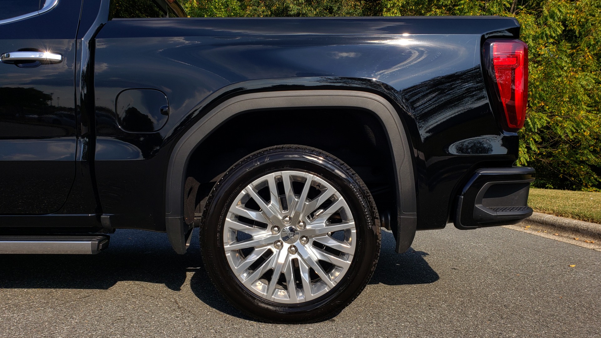 Used 2019 GMC SIERRA 1500 DENALI ULTIMATE 4WD / NAV / TECH PKG / DRVR ALRT for sale Sold at Formula Imports in Charlotte NC 28227 7