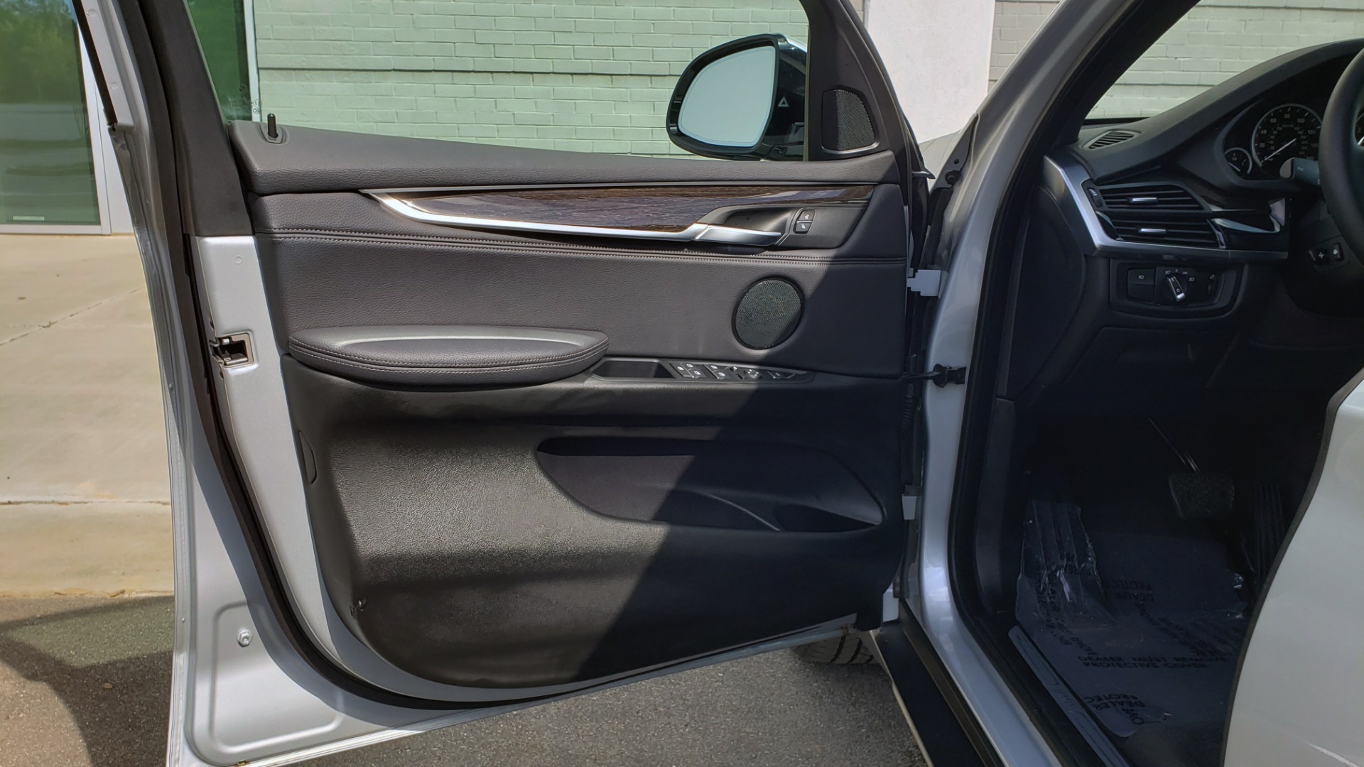 Used 2018 BMW X5 XDRIVE35I PREMIUM / NAV / PANO-ROOF / DRIVER ASST / REARVIEW for sale Sold at Formula Imports in Charlotte NC 28227 35