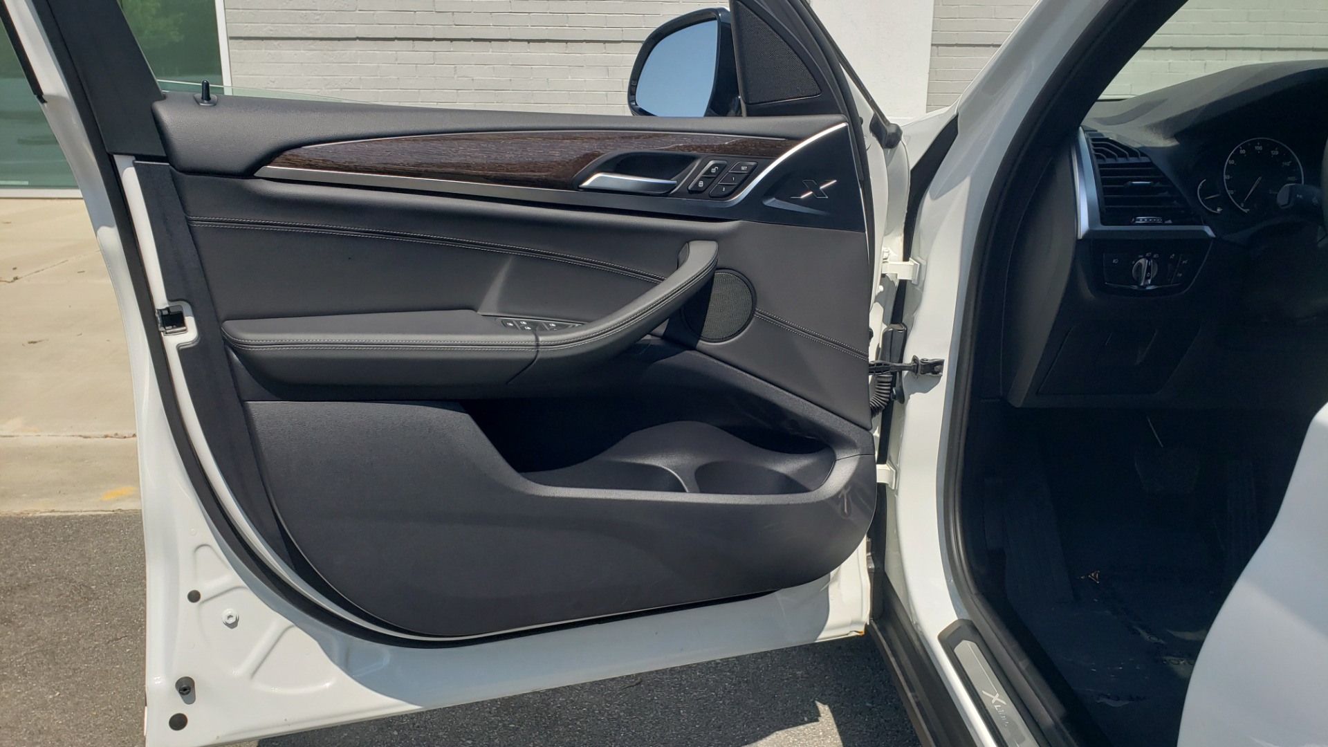 Used 2018 BMW X3 XDRIVE30I / CONV PKG / PANO-ROOF / HTD STS / REARVIEW for sale Sold at Formula Imports in Charlotte NC 28227 32