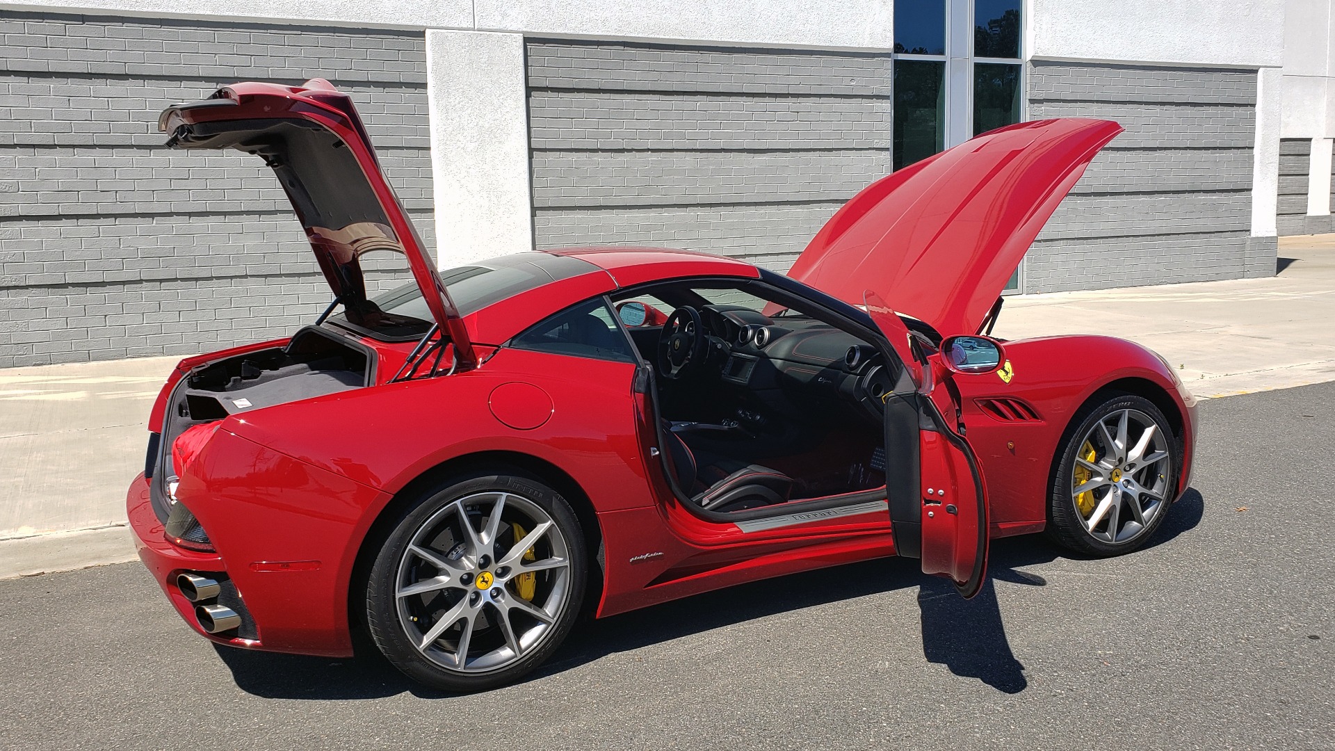 Used 2014 Ferrari CALIFORNIA CONVERTIBLE 2+2 / NAV / PARK SENS / CAMERA / TPMS for sale Sold at Formula Imports in Charlotte NC 28227 29