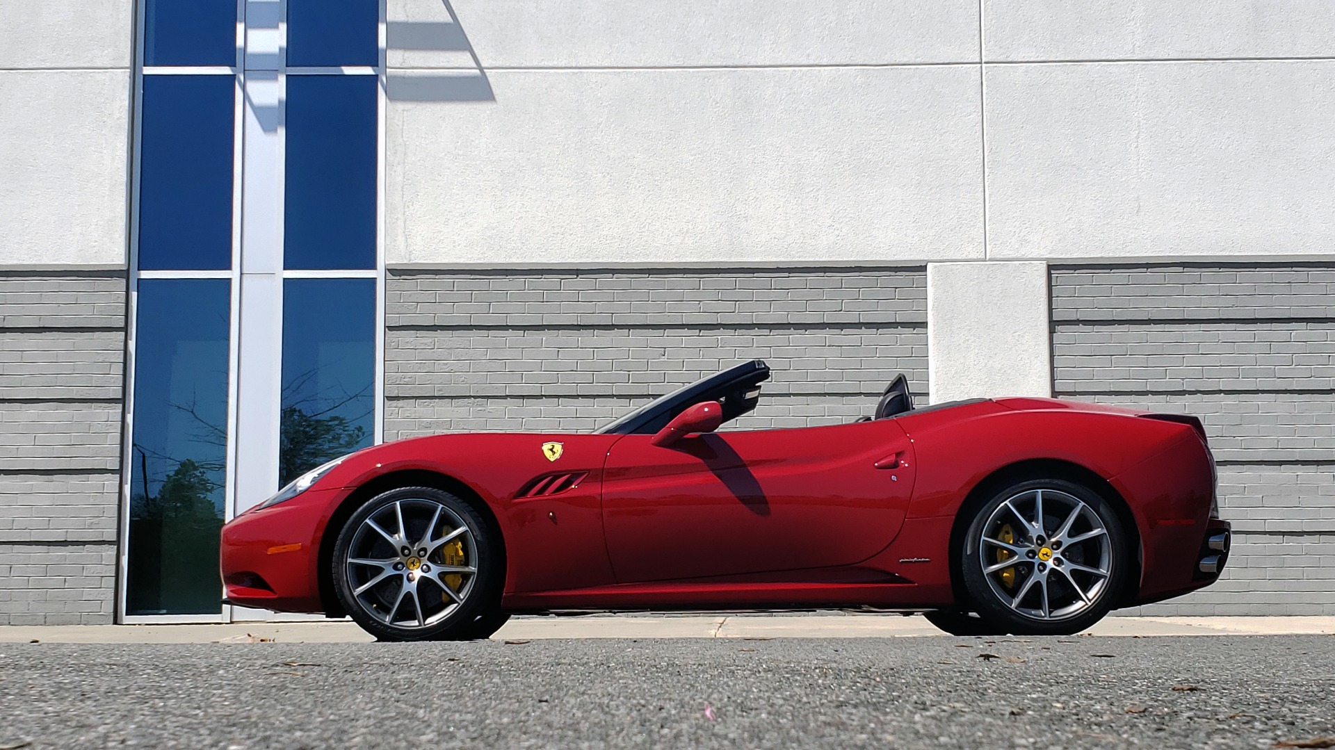 Used 2014 Ferrari CALIFORNIA CONVERTIBLE 2+2 / NAV / PARK SENS / CAMERA / TPMS for sale Sold at Formula Imports in Charlotte NC 28227 5