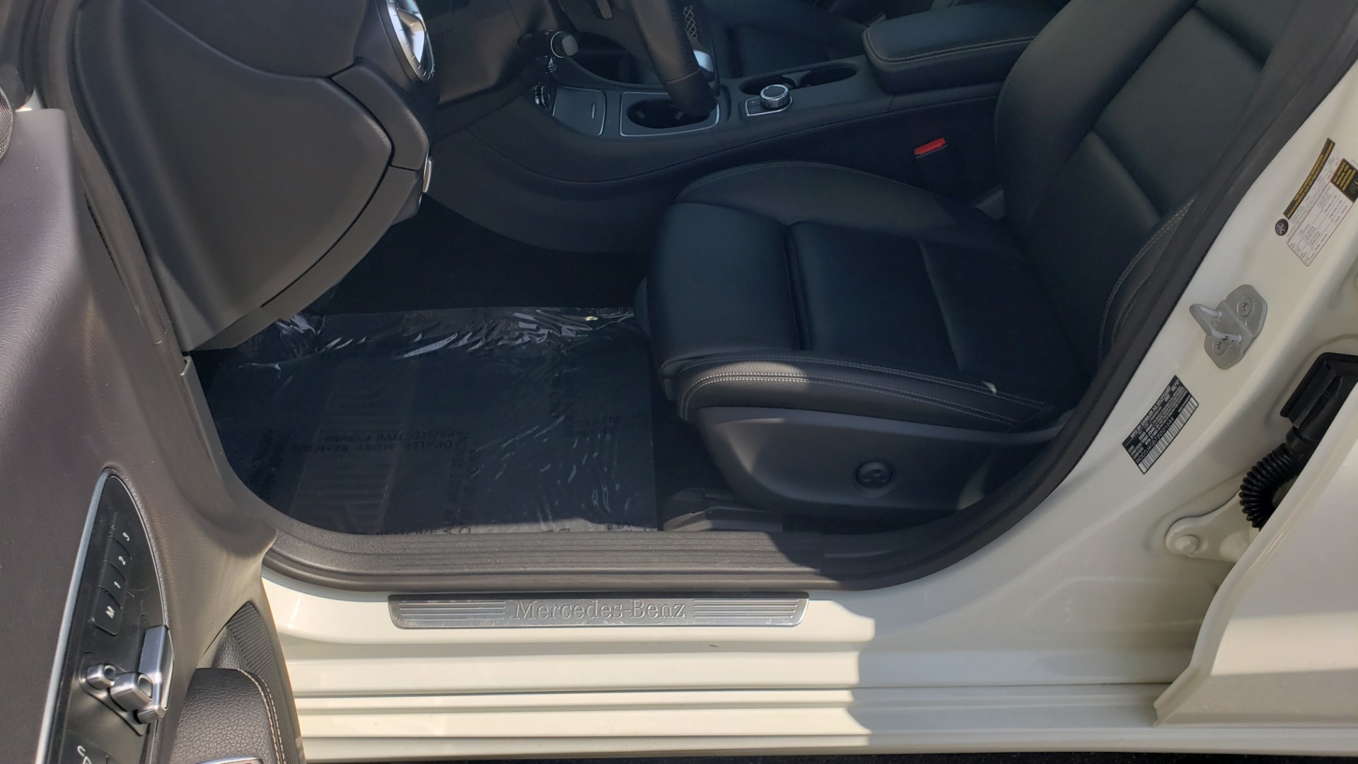 Used 2018 Mercedes-Benz CLA 250 4MATIC PREMIUM / PANO-ROOF / CONV PKG / APPLE / REARVIEW for sale Sold at Formula Imports in Charlotte NC 28227 33