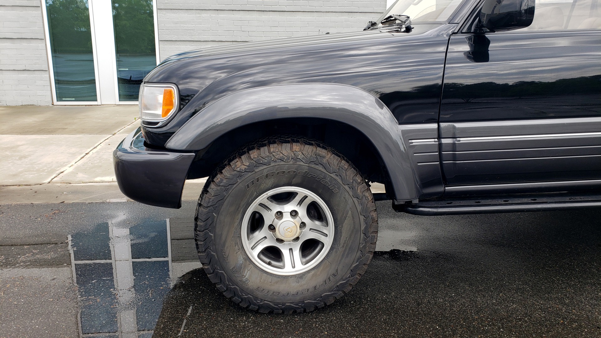 Used 1996 Lexus LX 450 AWD / 4.5L 6-CYL / 4-SPD AUTO / RUNNING BOARDS / NEW BFG TIRES for sale $49,995 at Formula Imports in Charlotte NC 28227 84