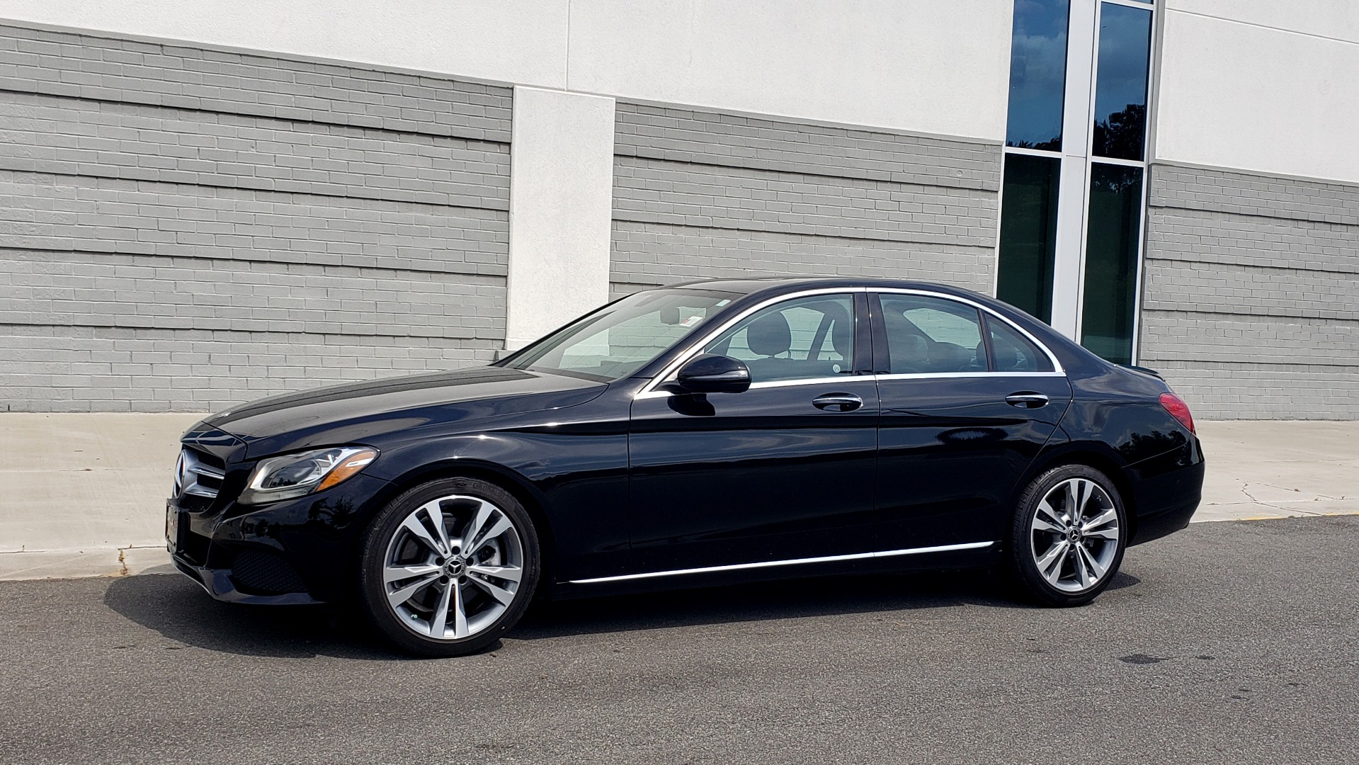 Used 2018 Mercedes-Benz C-CLASS C 300 PREMIUM / HTD STS / APPLE CARPLAY / 18IN WHEELS / REARVIEW for sale Sold at Formula Imports in Charlotte NC 28227 3