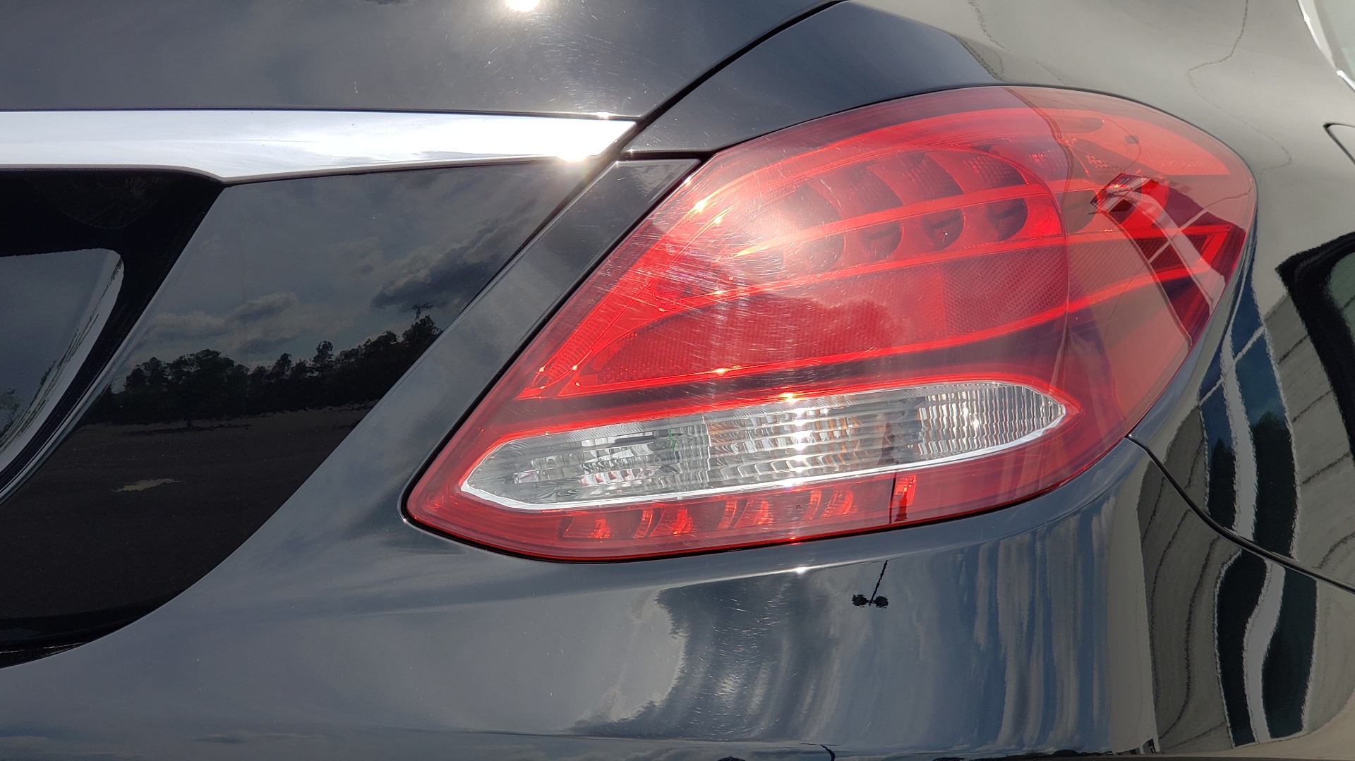 Used 2018 Mercedes-Benz C-CLASS C 300 PREMIUM / HTD STS / APPLE CARPLAY / 18IN WHEELS / REARVIEW for sale Sold at Formula Imports in Charlotte NC 28227 30