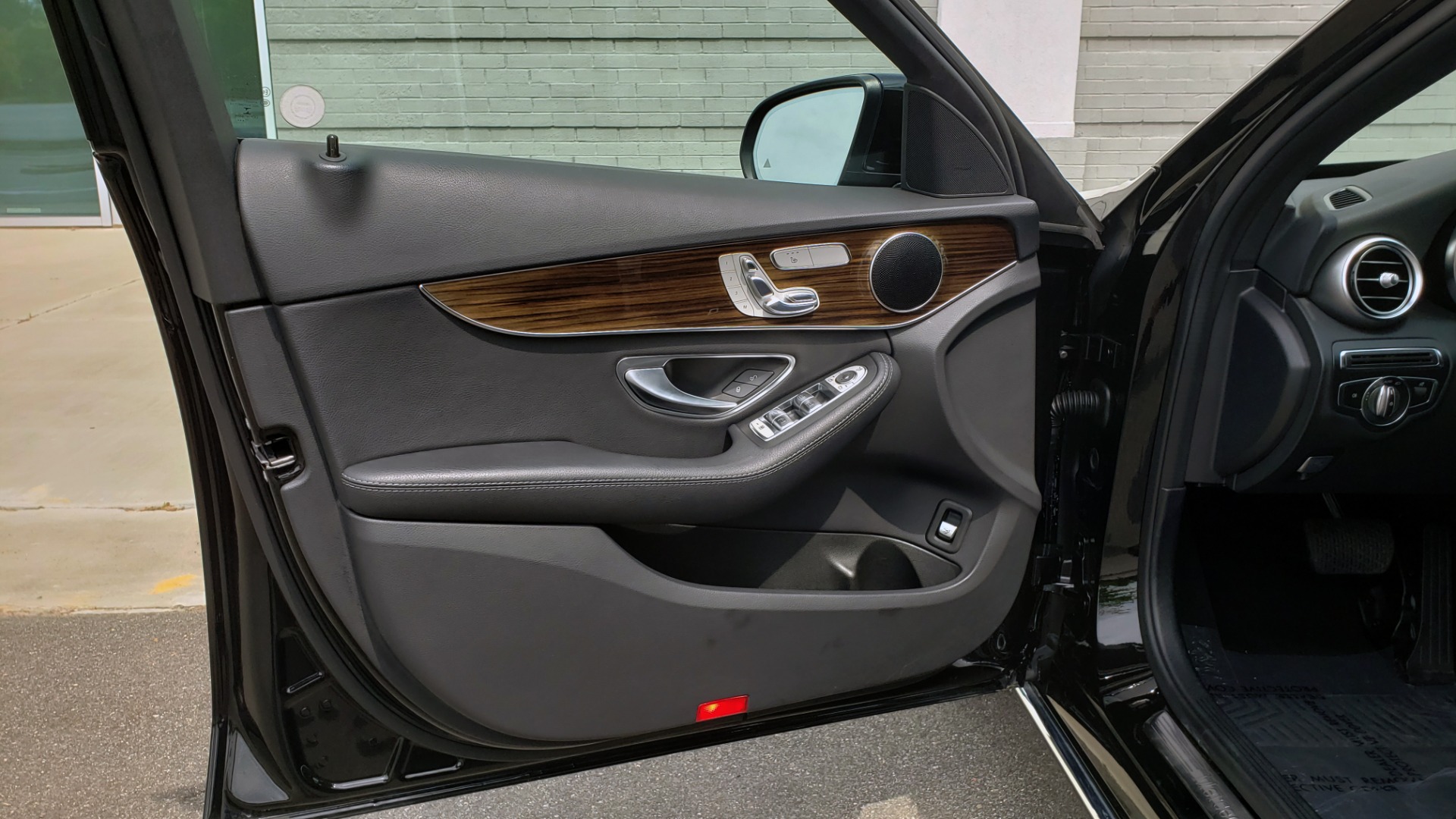 Used 2018 Mercedes-Benz C-CLASS C 300 PREMIUM / HTD STS / APPLE CARPLAY / 18IN WHEELS / REARVIEW for sale Sold at Formula Imports in Charlotte NC 28227 31