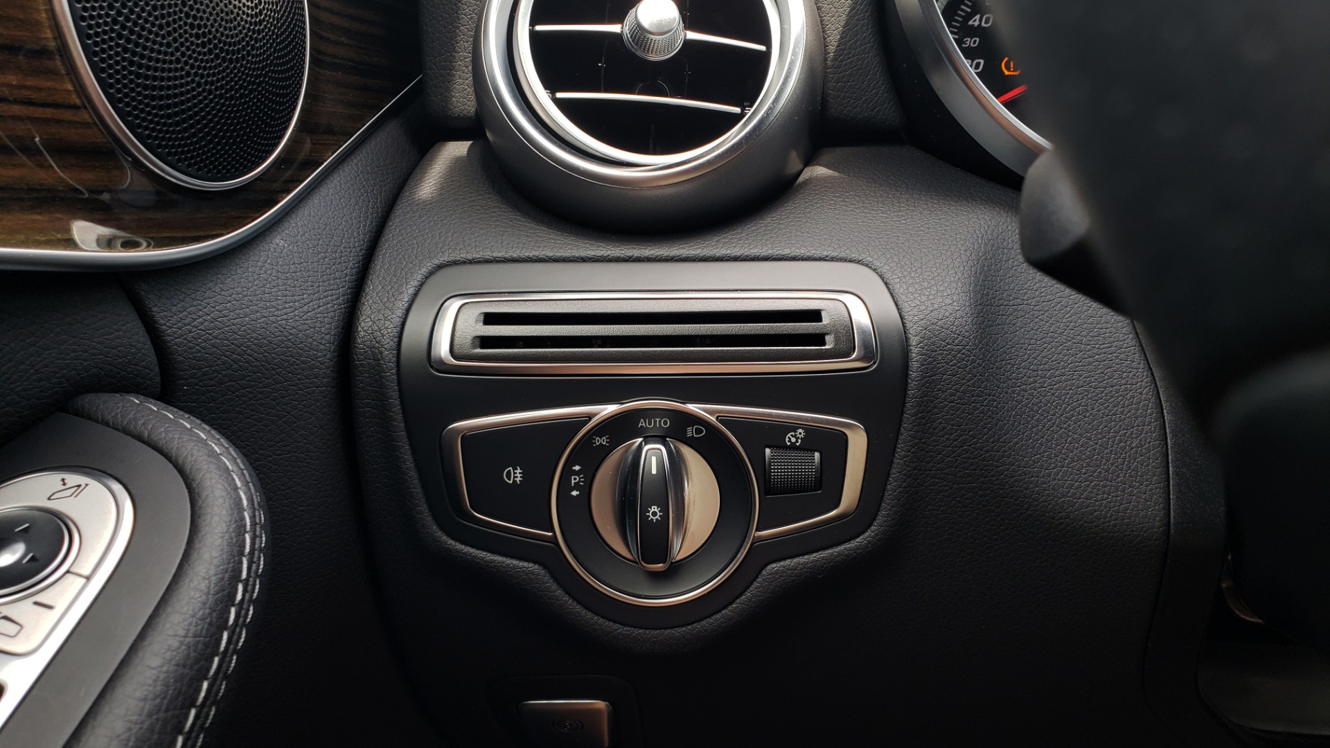 Used 2018 Mercedes-Benz C-CLASS C 300 PREMIUM / HTD STS / APPLE CARPLAY / 18IN WHEELS / REARVIEW for sale Sold at Formula Imports in Charlotte NC 28227 41