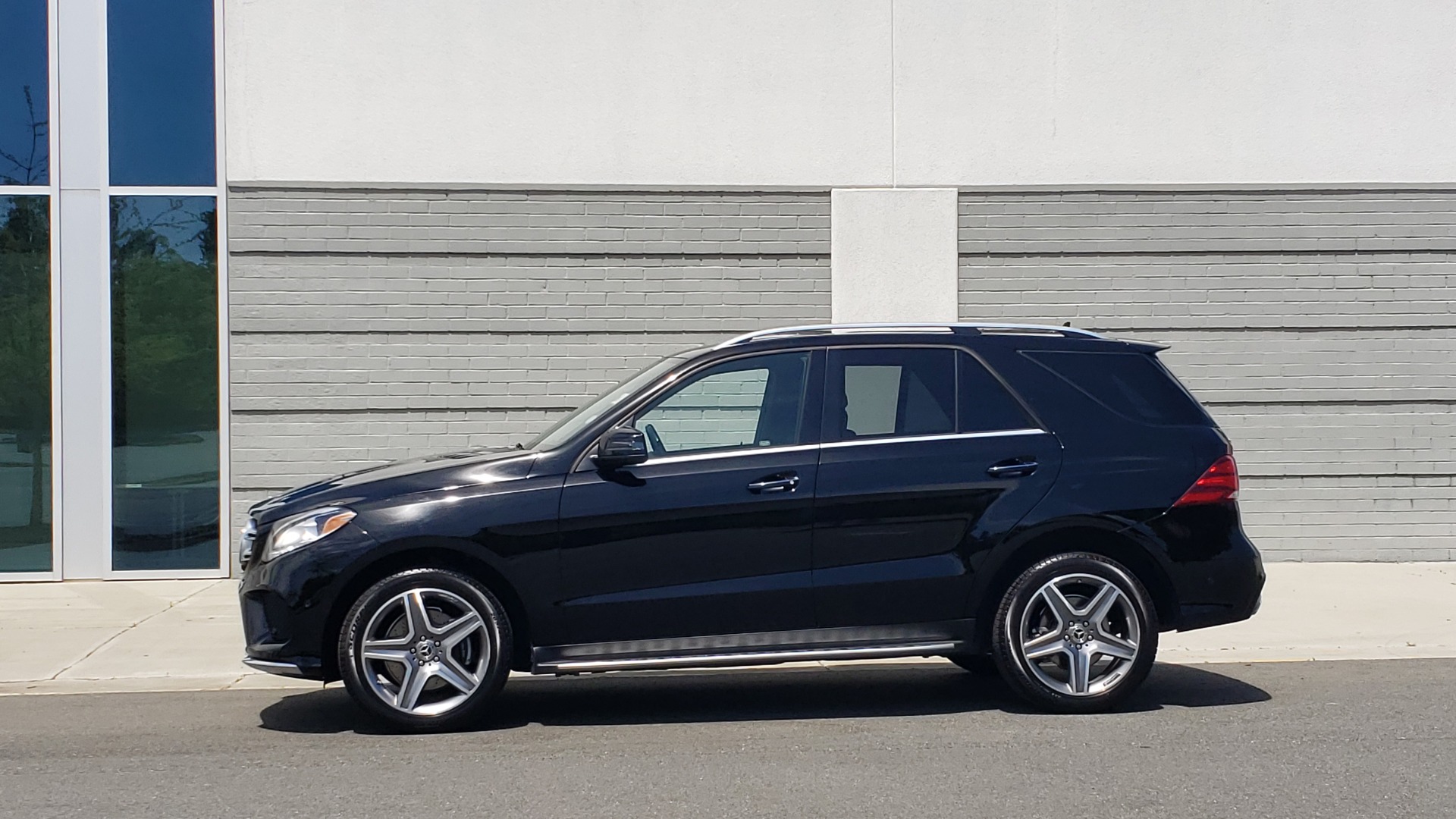 Used 2018 Mercedes-Benz GLE 350 PREMIUM / NAV / H/K SOUND / SUNROOF / REARVIEW for sale Sold at Formula Imports in Charlotte NC 28227 3