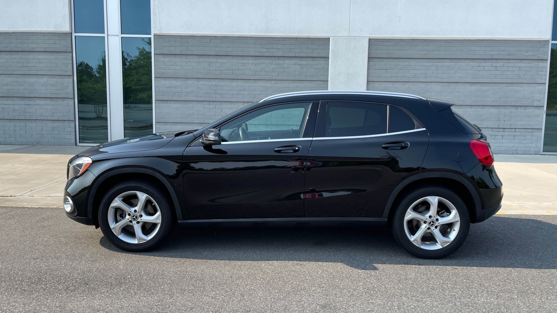 Used 2018 Mercedes-Benz GLA 250 SUV / GARMIN MAP PILOT / 18IN WHEELS / REARVIEW for sale Sold at Formula Imports in Charlotte NC 28227 2