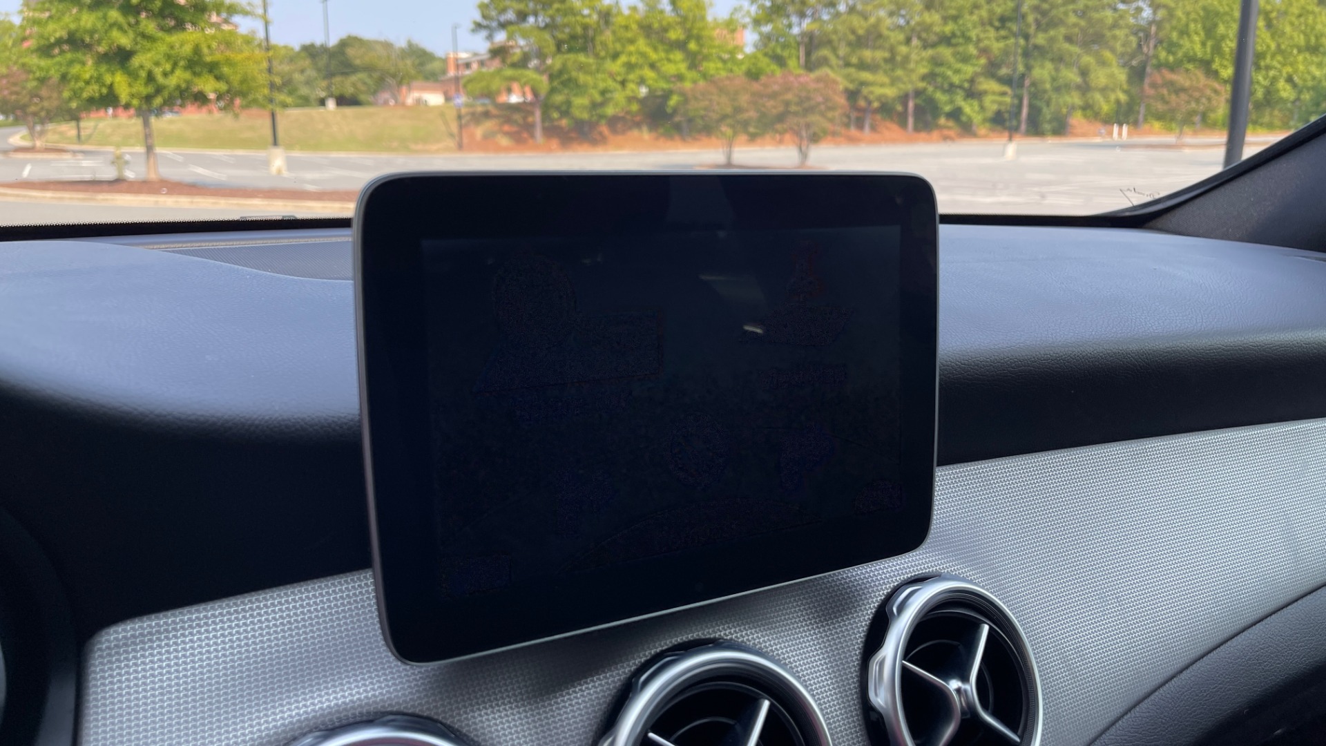 Used 2018 Mercedes-Benz GLA 250 SUV / GARMIN MAP PILOT / 18IN WHEELS / REARVIEW for sale Sold at Formula Imports in Charlotte NC 28227 35