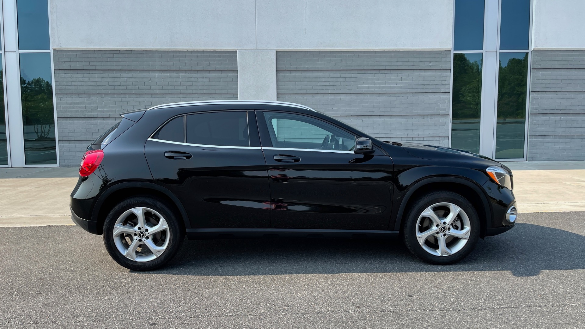 Used 2018 Mercedes-Benz GLA 250 SUV / GARMIN MAP PILOT / 18IN WHEELS / REARVIEW for sale Sold at Formula Imports in Charlotte NC 28227 6