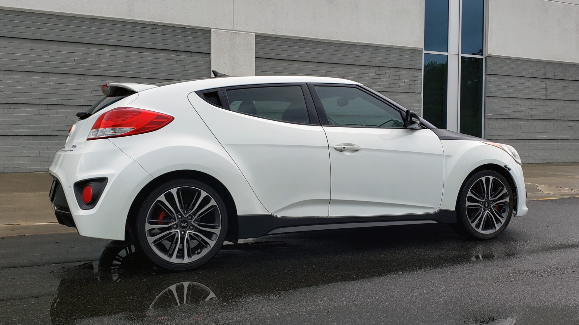 Used 2016 Hyundai Veloster Turbo for sale Sold at Formula Imports in Charlotte NC 28227 9