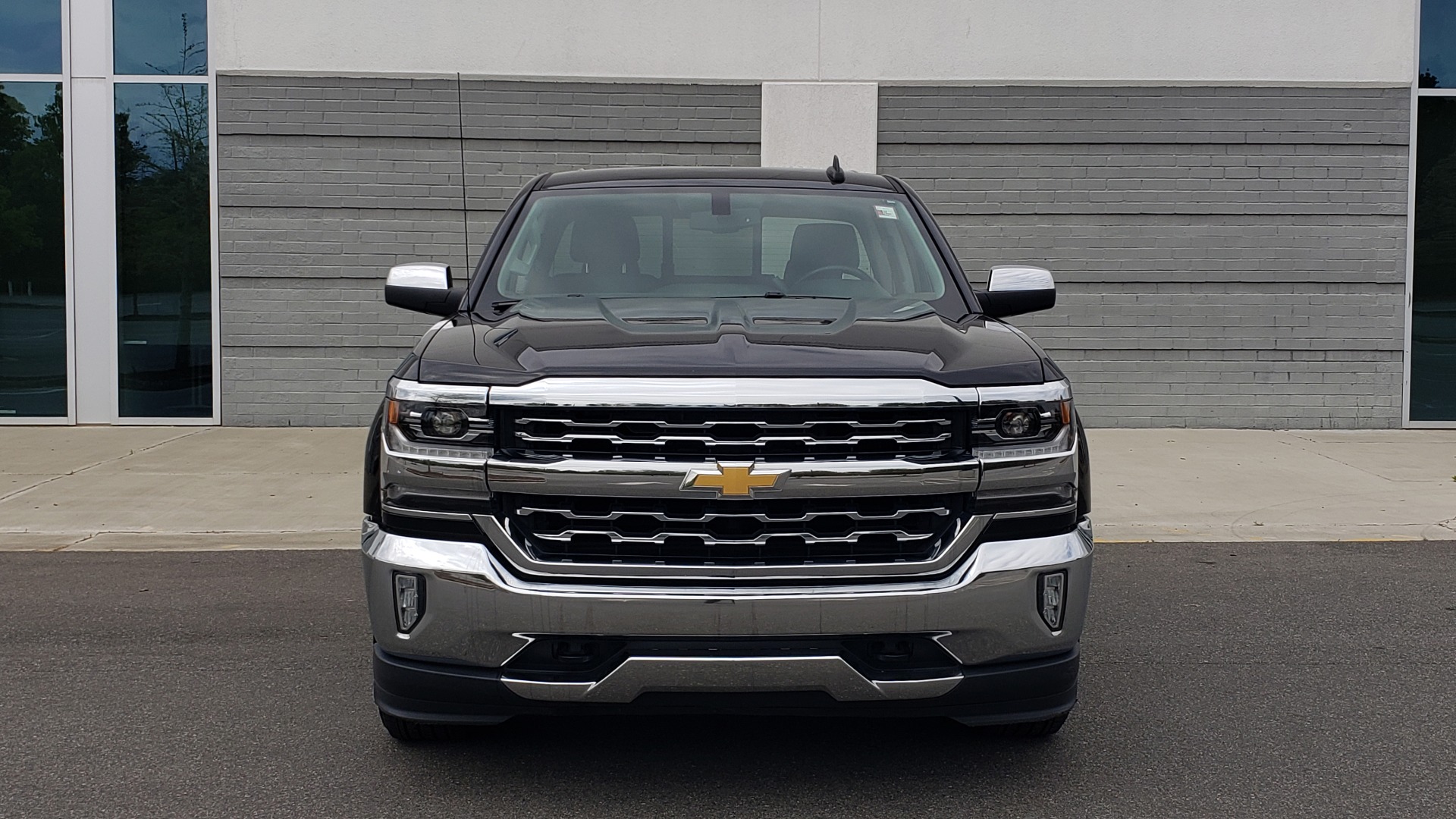 Used 2018 Chevrolet SILVERADO 1500 LTZ 1LZ / 5.3L V8 / 2WD / 6-SPD AUTO / DOUBLECAB / REARVIEW for sale Sold at Formula Imports in Charlotte NC 28227 14
