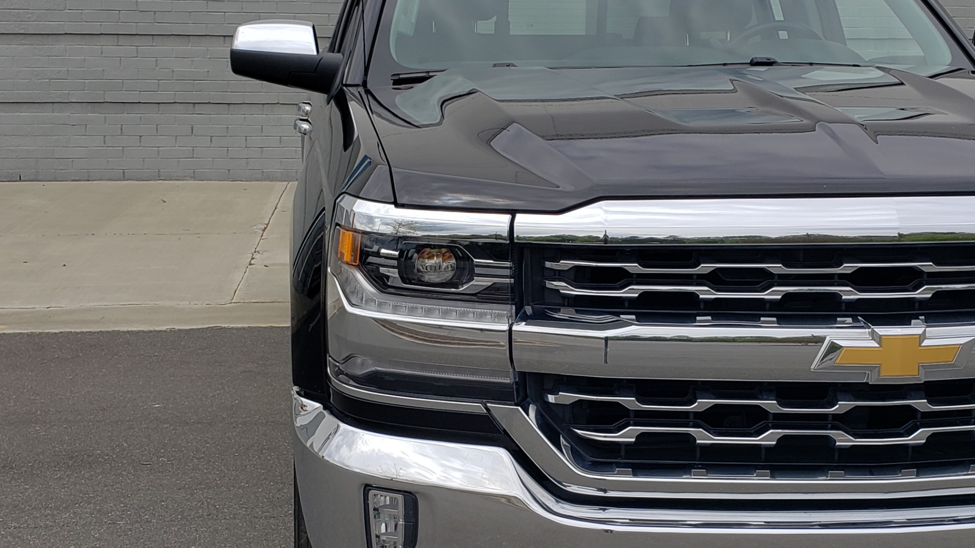 Used 2018 Chevrolet SILVERADO 1500 LTZ 1LZ / 5.3L V8 / 2WD / 6-SPD AUTO / DOUBLECAB / REARVIEW for sale Sold at Formula Imports in Charlotte NC 28227 15