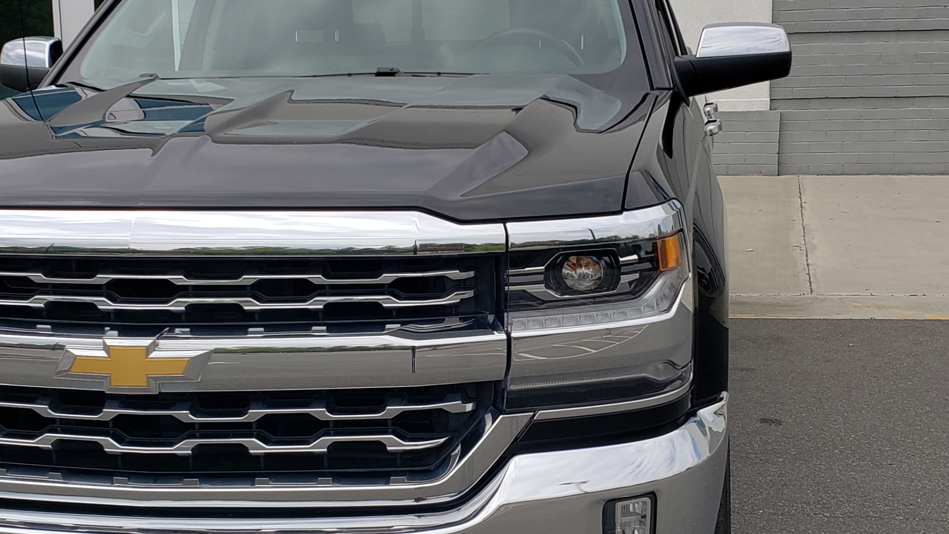 Used 2018 Chevrolet SILVERADO 1500 LTZ 1LZ / 5.3L V8 / 2WD / 6-SPD AUTO / DOUBLECAB / REARVIEW for sale Sold at Formula Imports in Charlotte NC 28227 16