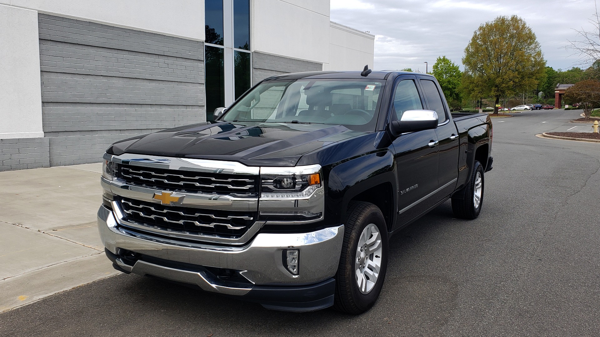 Used 2018 Chevrolet SILVERADO 1500 LTZ 1LZ / 5.3L V8 / 2WD / 6-SPD AUTO / DOUBLECAB / REARVIEW for sale Sold at Formula Imports in Charlotte NC 28227 2