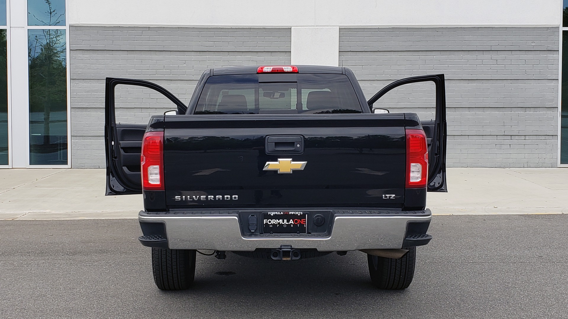 Used 2018 Chevrolet SILVERADO 1500 LTZ 1LZ / 5.3L V8 / 2WD / 6-SPD AUTO / DOUBLECAB / REARVIEW for sale Sold at Formula Imports in Charlotte NC 28227 21