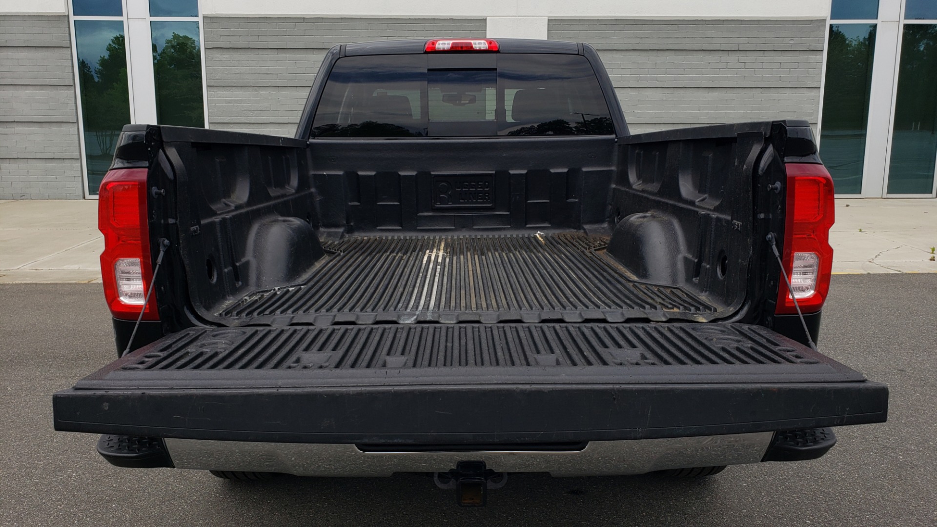 Used 2018 Chevrolet SILVERADO 1500 LTZ 1LZ / 5.3L V8 / 2WD / 6-SPD AUTO / DOUBLECAB / REARVIEW for sale Sold at Formula Imports in Charlotte NC 28227 26