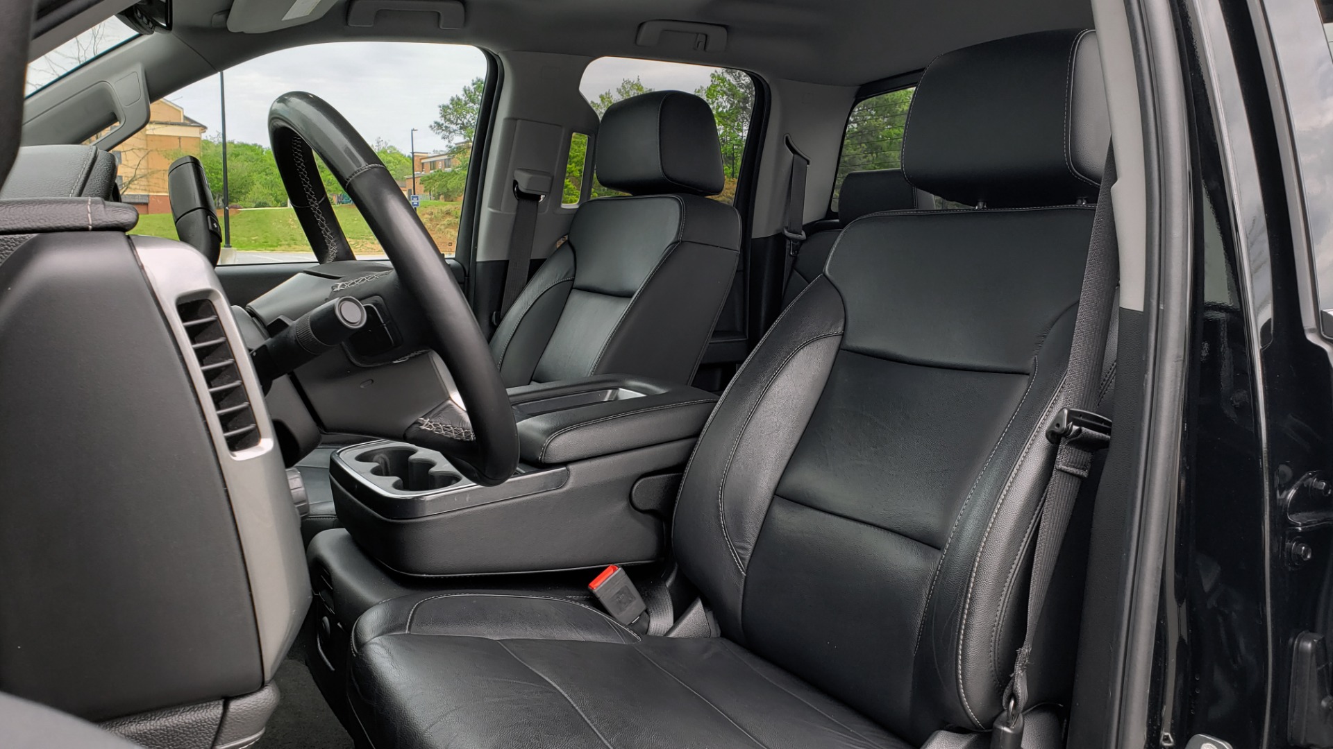 Used 2018 Chevrolet SILVERADO 1500 LTZ 1LZ / 5.3L V8 / 2WD / 6-SPD AUTO / DOUBLECAB / REARVIEW for sale Sold at Formula Imports in Charlotte NC 28227 31