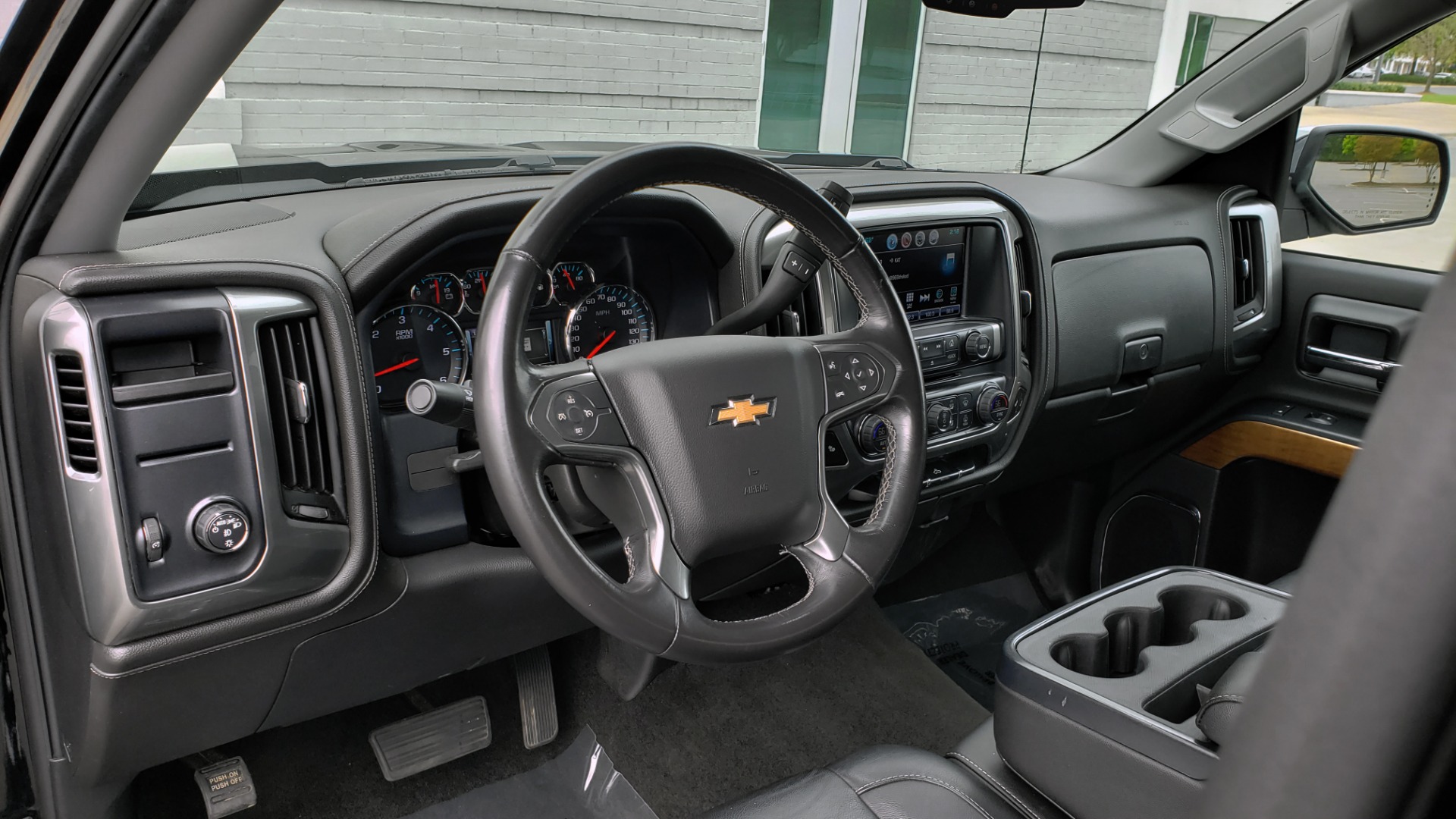 Used 2018 Chevrolet SILVERADO 1500 LTZ 1LZ / 5.3L V8 / 2WD / 6-SPD AUTO / DOUBLECAB / REARVIEW for sale Sold at Formula Imports in Charlotte NC 28227 33