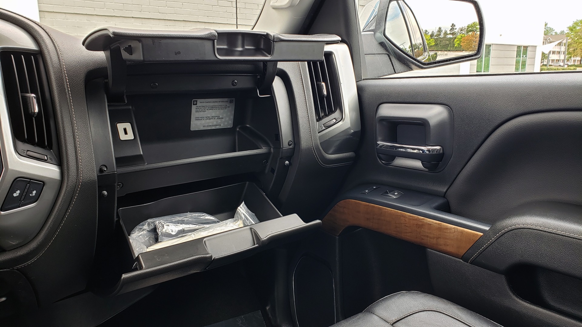 Used 2018 Chevrolet SILVERADO 1500 LTZ 1LZ / 5.3L V8 / 2WD / 6-SPD AUTO / DOUBLECAB / REARVIEW for sale Sold at Formula Imports in Charlotte NC 28227 45