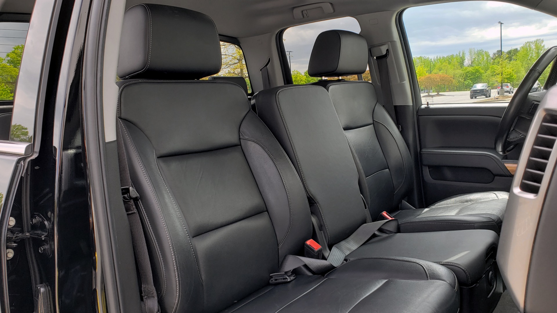 Used 2018 Chevrolet SILVERADO 1500 LTZ 1LZ / 5.3L V8 / 2WD / 6-SPD AUTO / DOUBLECAB / REARVIEW for sale Sold at Formula Imports in Charlotte NC 28227 60