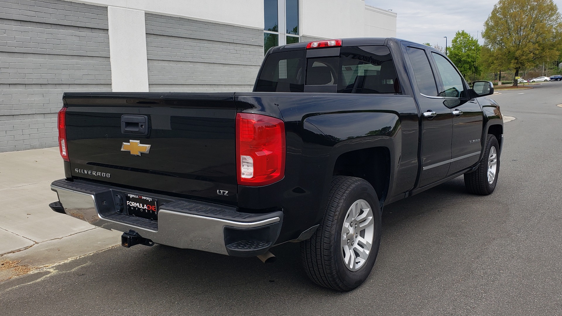 Used 2018 Chevrolet SILVERADO 1500 LTZ 1LZ / 5.3L V8 / 2WD / 6-SPD AUTO / DOUBLECAB / REARVIEW for sale Sold at Formula Imports in Charlotte NC 28227 8